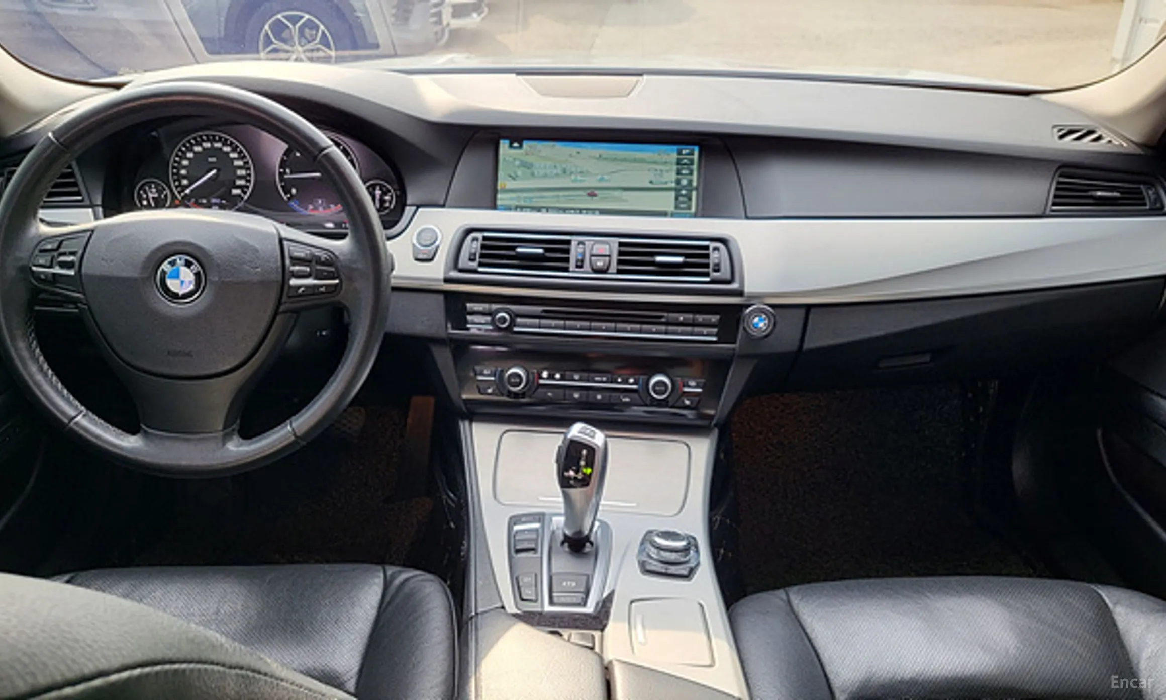 BMW 5 Series (F10) превью 4