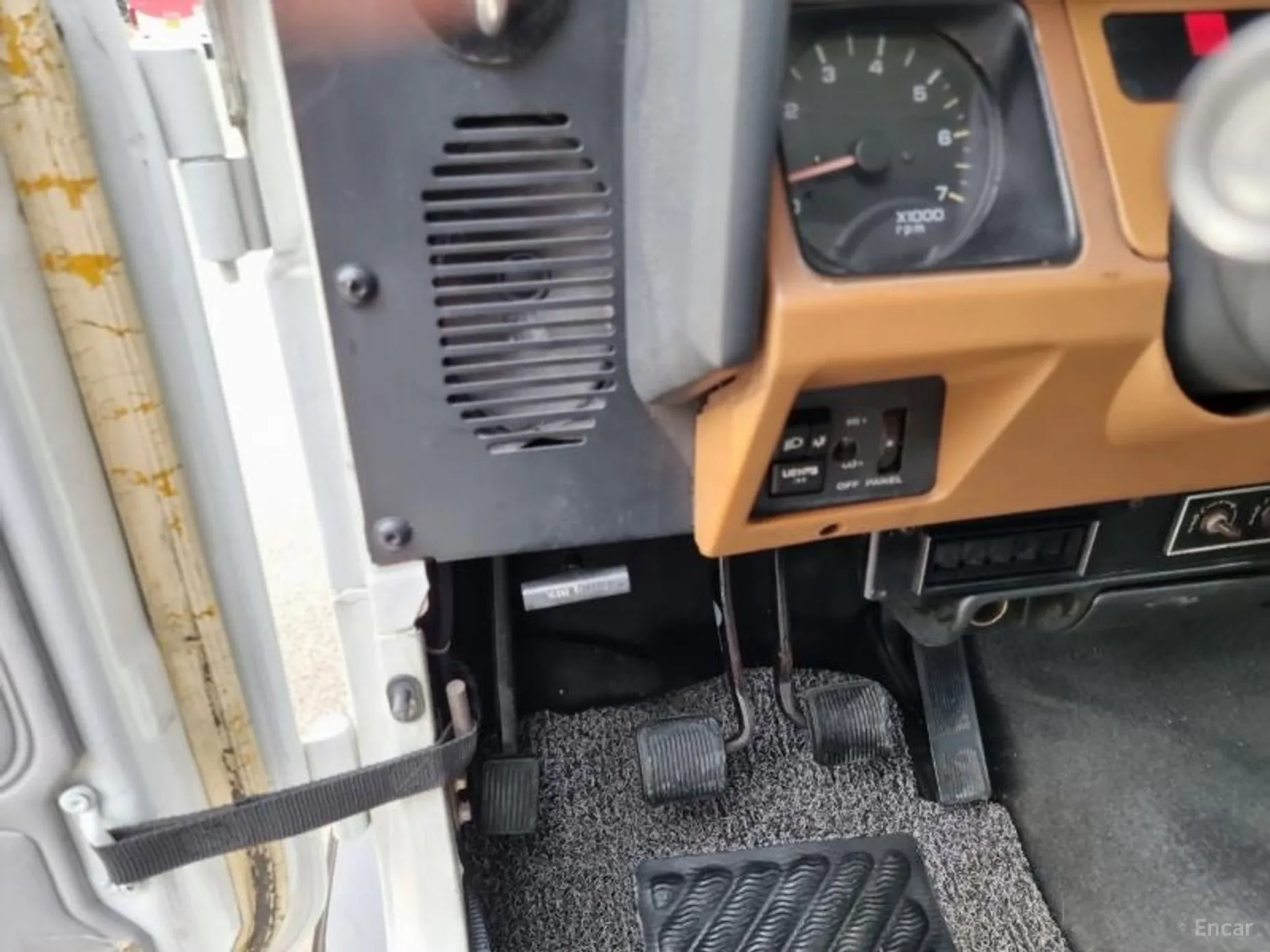 Jeep Wrangler (YJ) превью 17