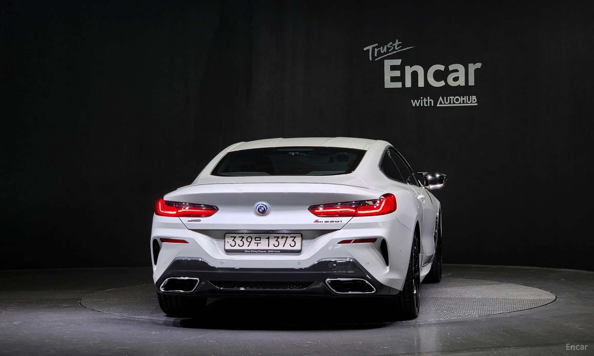 BMW 8-series (G15) превью 3