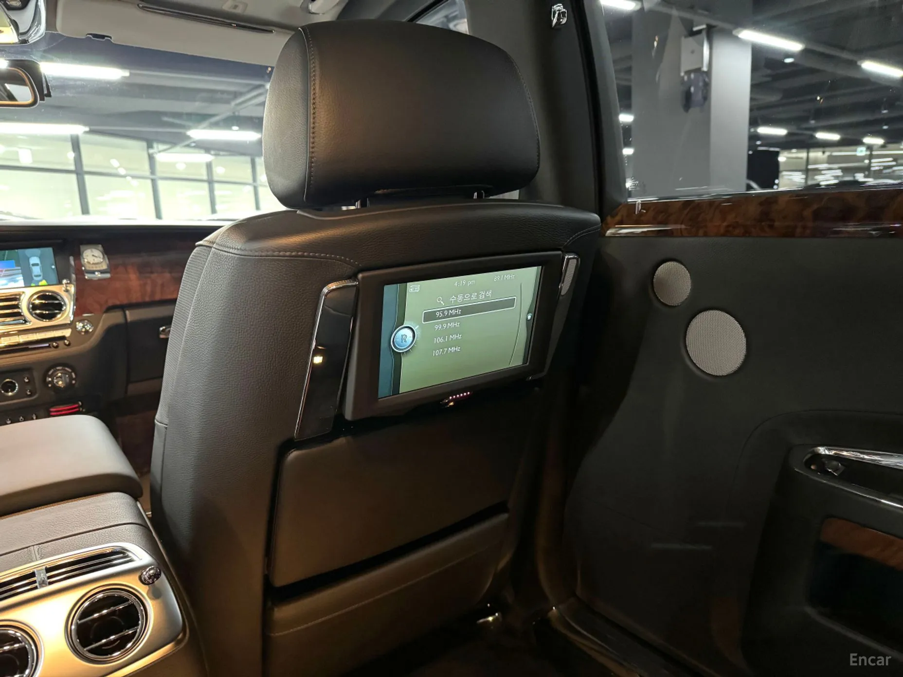 Rolls-Royce Ghost превью 14