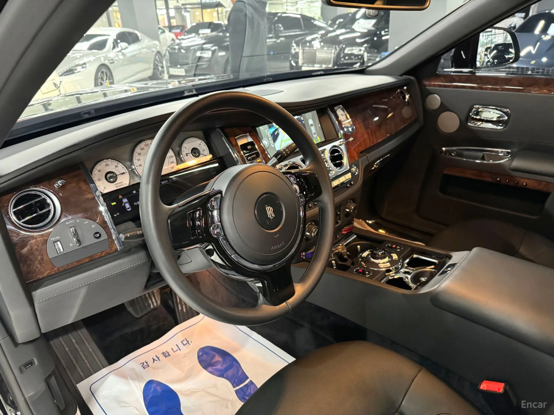 Rolls-Royce Ghost превью 4
