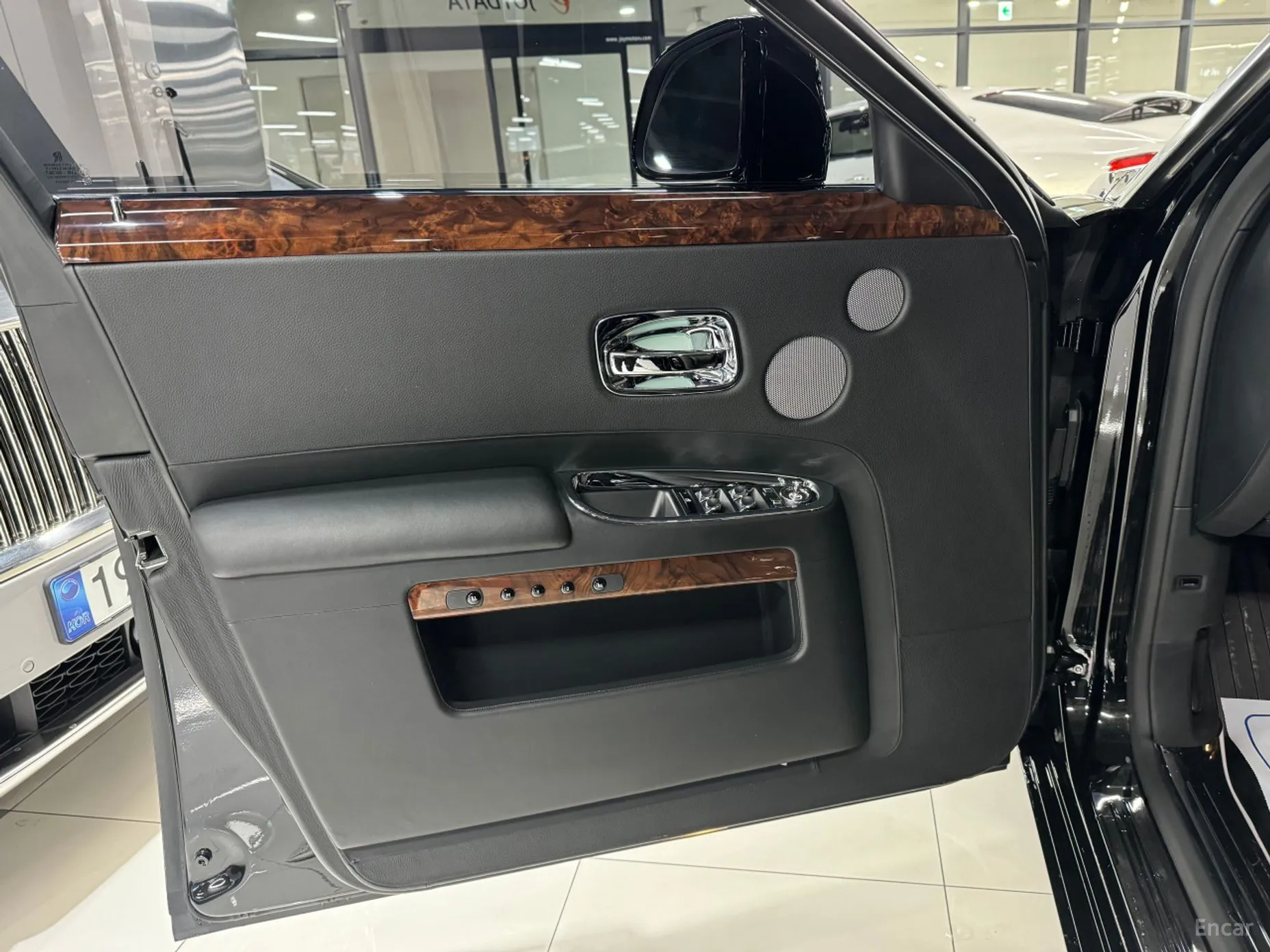 Rolls-Royce Ghost превью 7