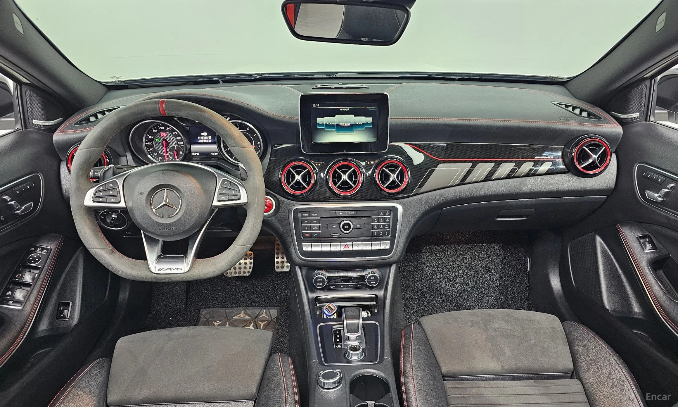 Mercedes Benz GLA-Class X156 превью 4