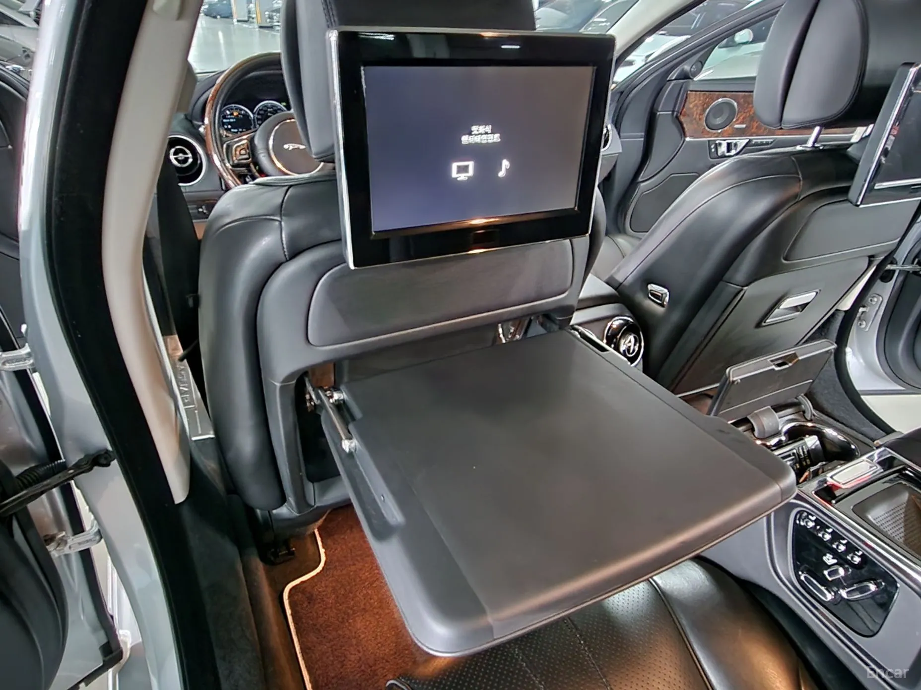 Jaguar All New XJ превью 17