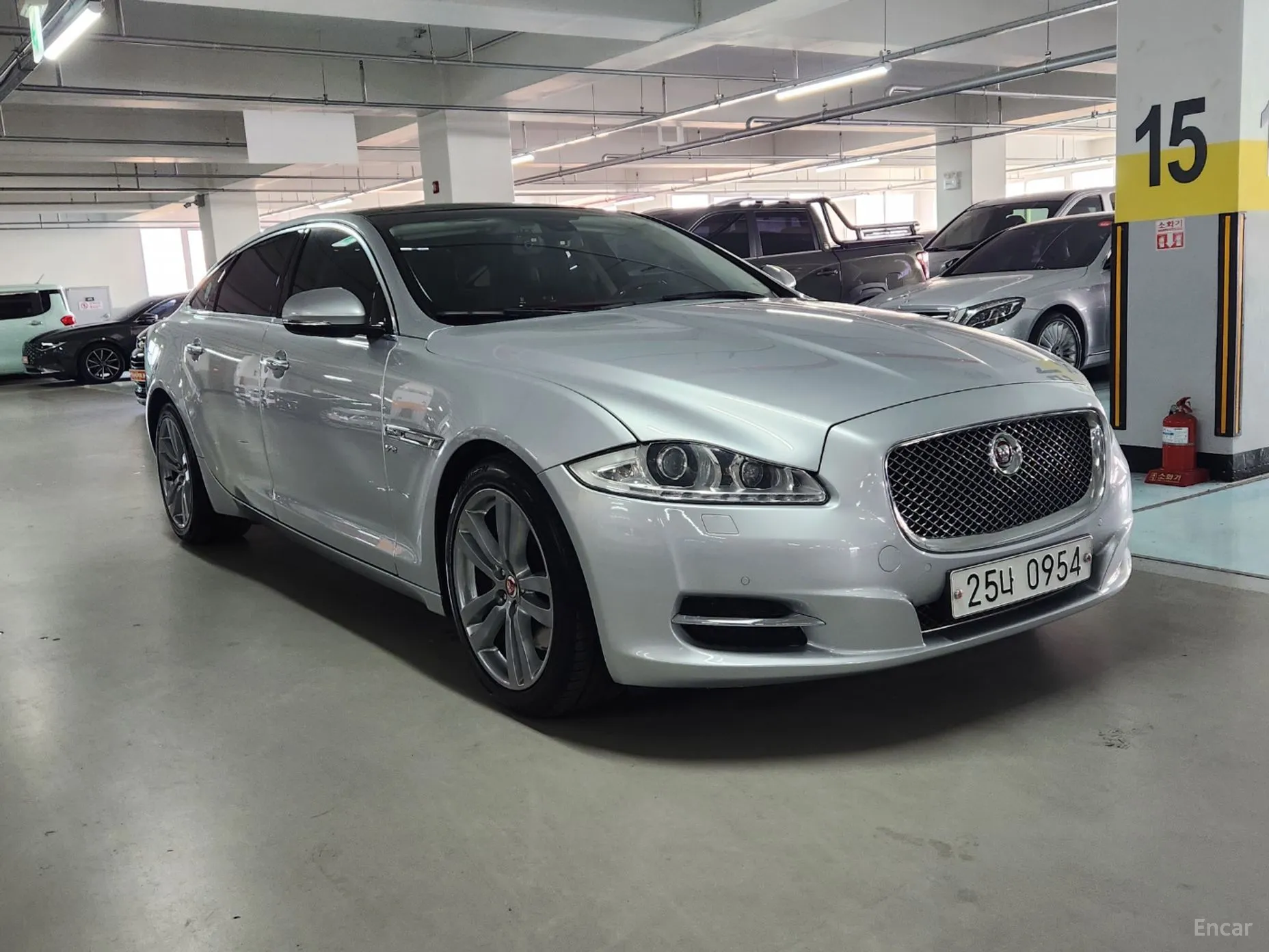 Jaguar All New XJ превью 3