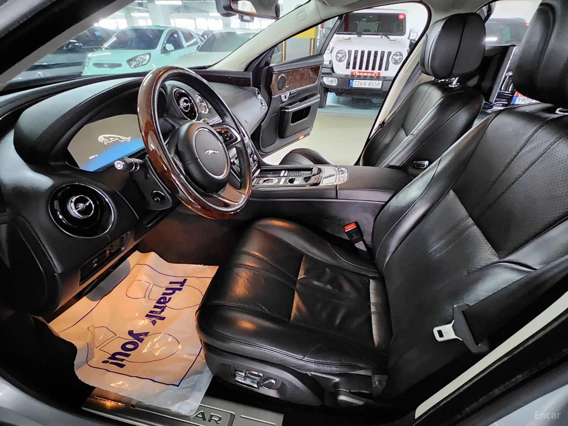 Jaguar All New XJ превью 7