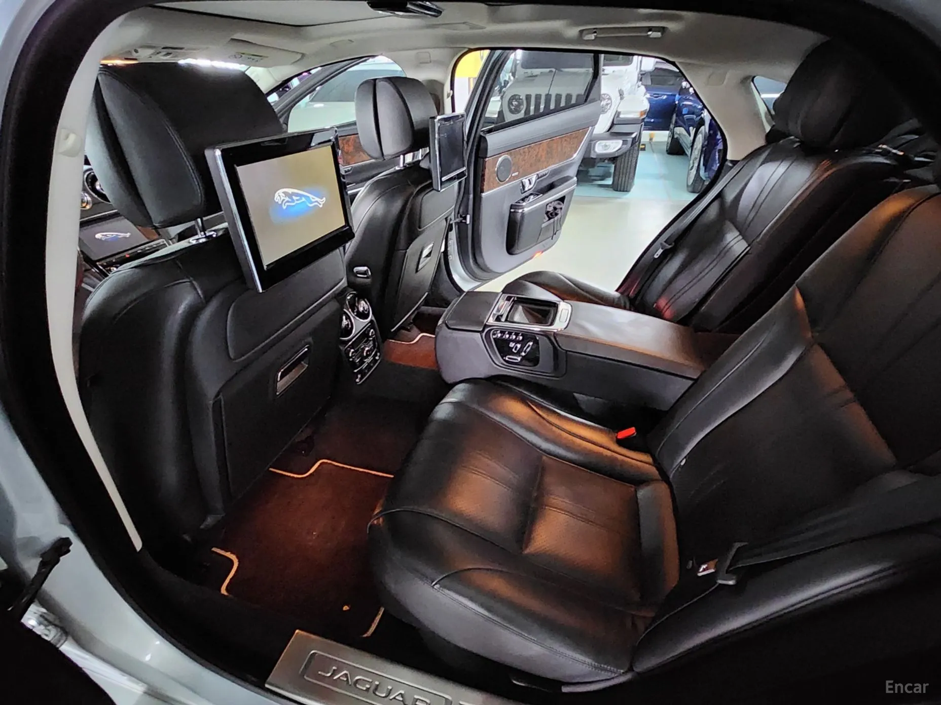 Jaguar All New XJ превью 9