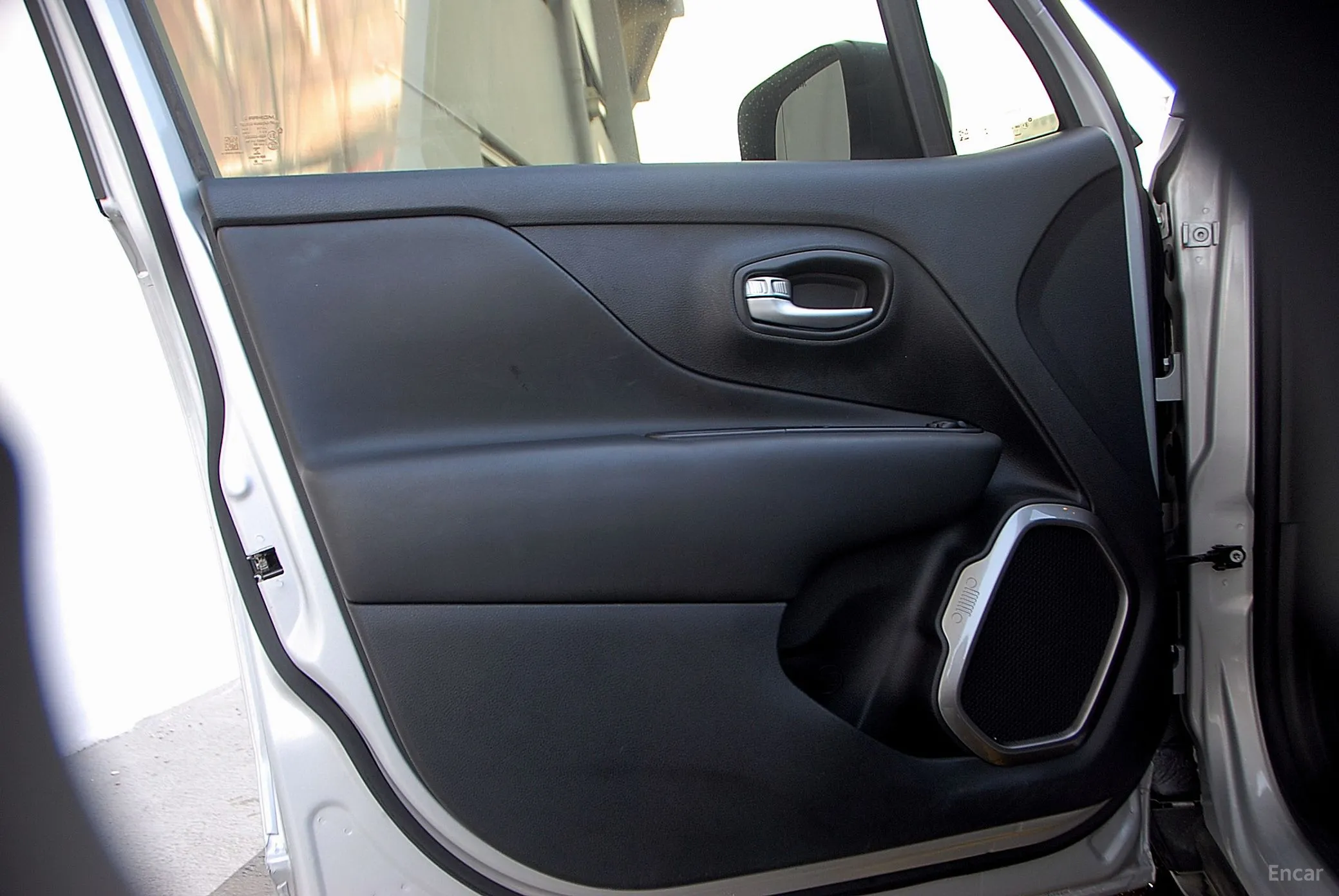 Jeep Renegade превью 10