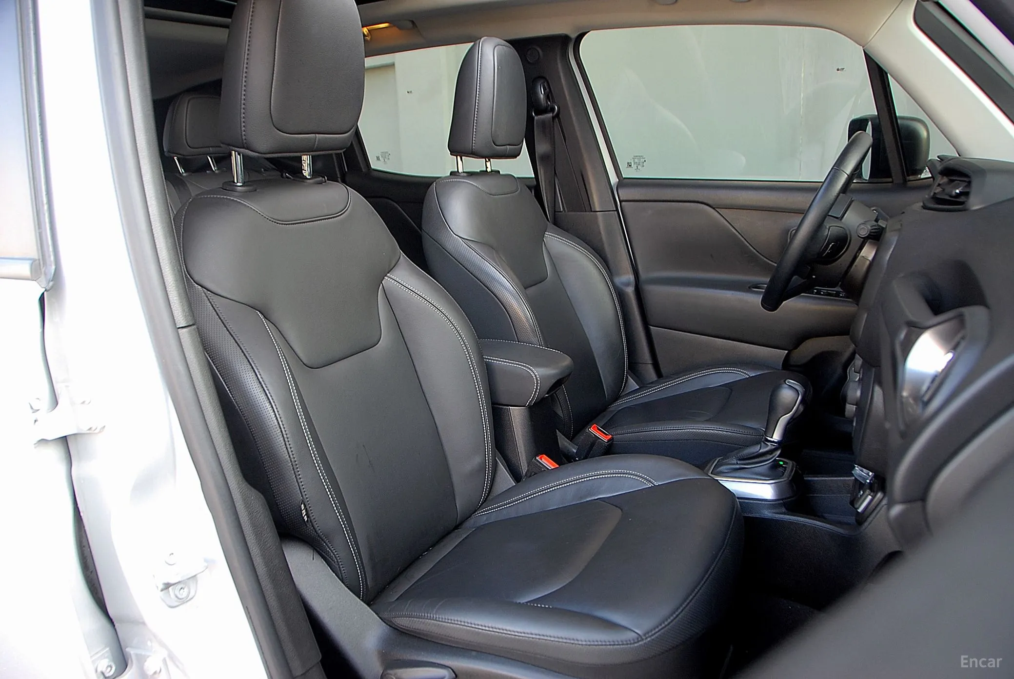 Jeep Renegade превью 15