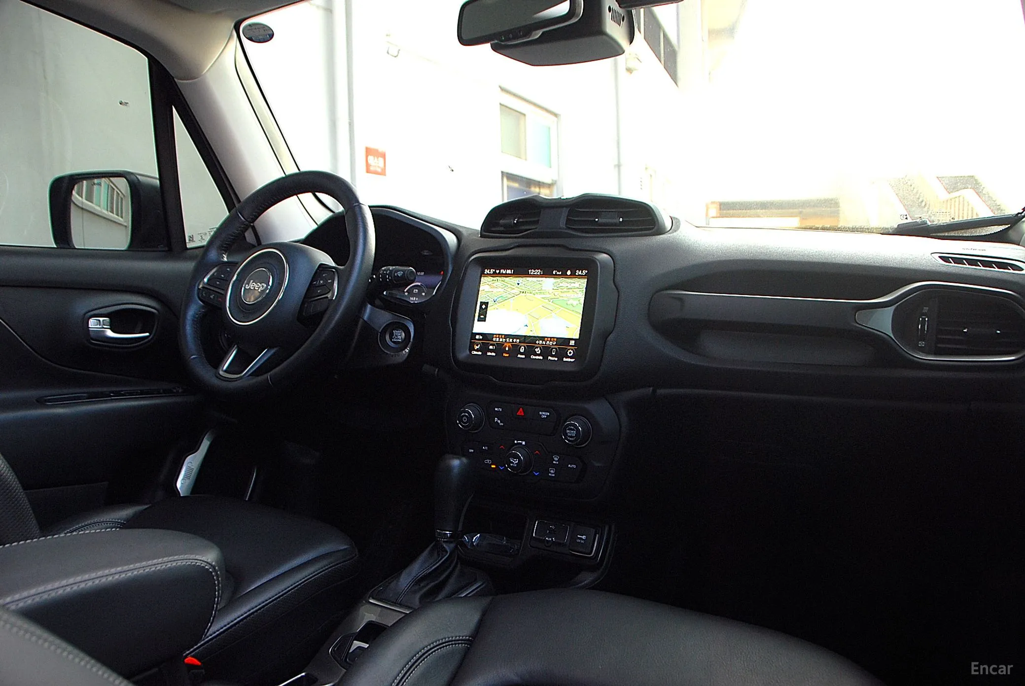 Jeep Renegade превью 16