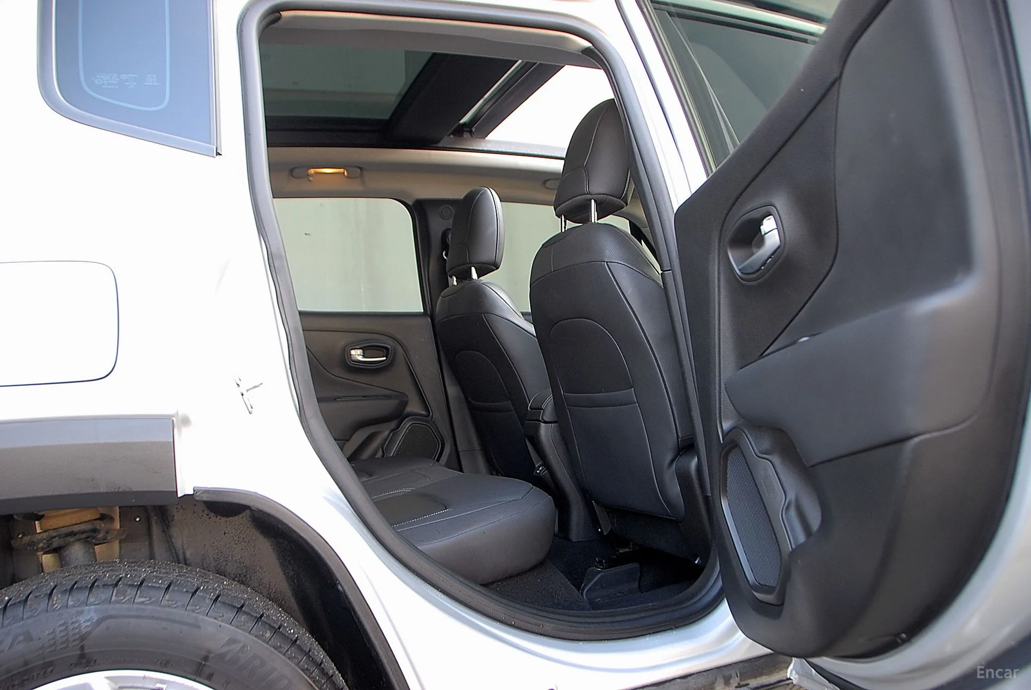 Jeep Renegade превью 17