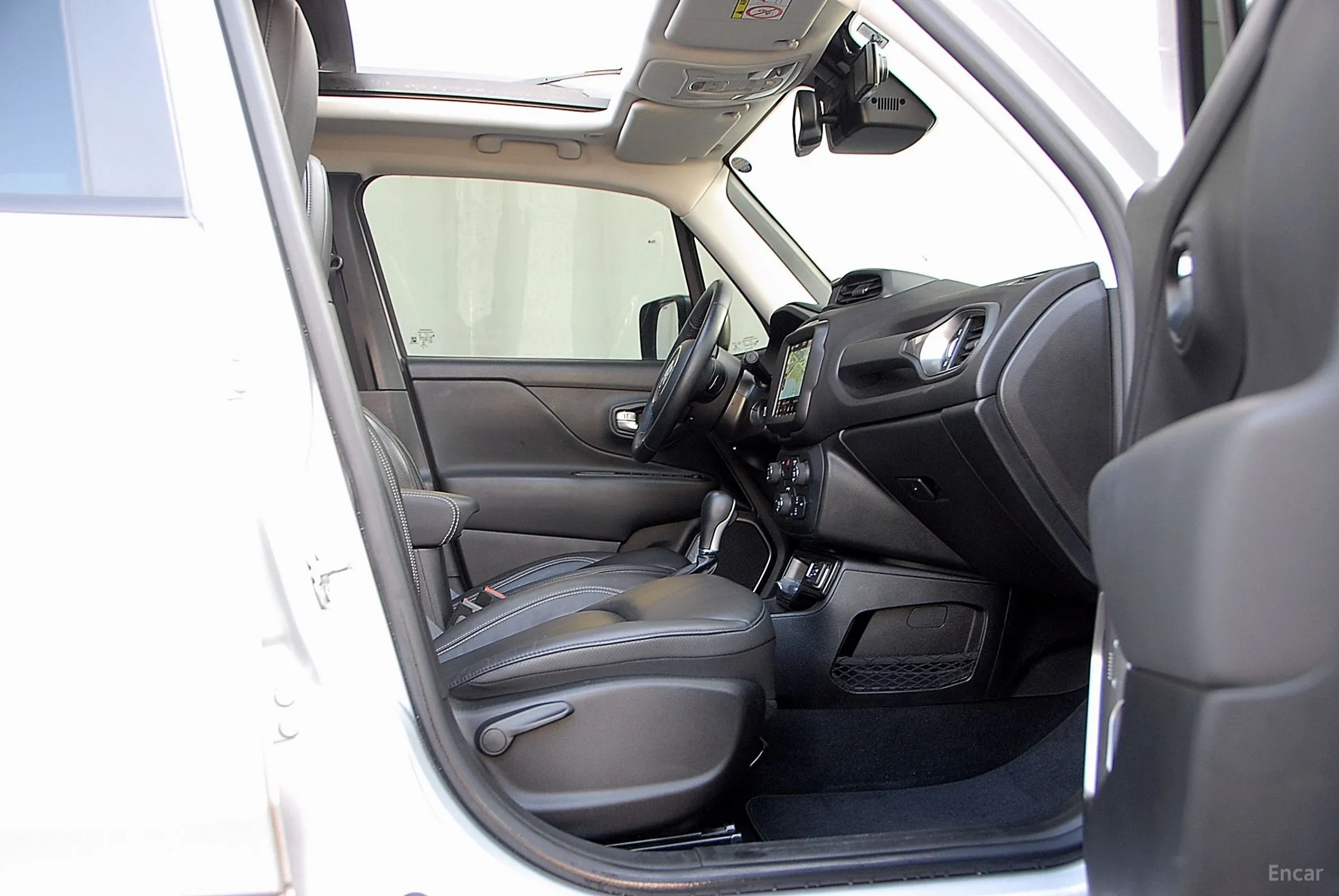 Jeep Renegade превью 18