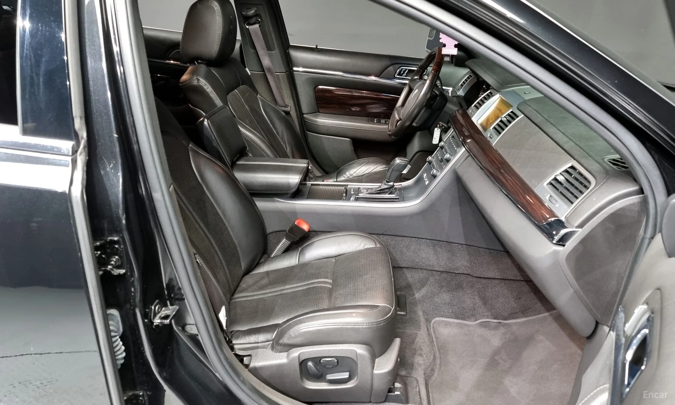 Lincoln MKS превью 10