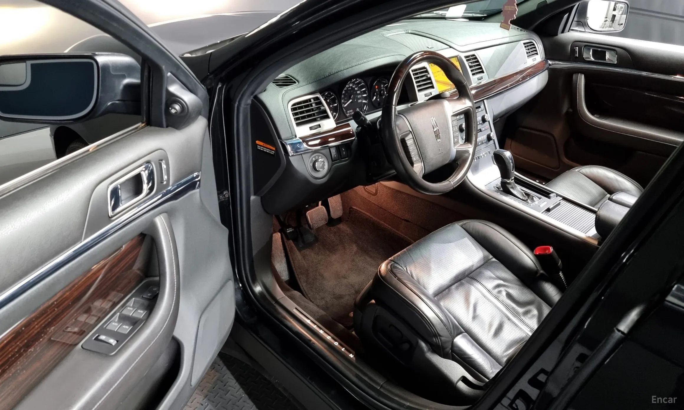 Lincoln MKS превью 11