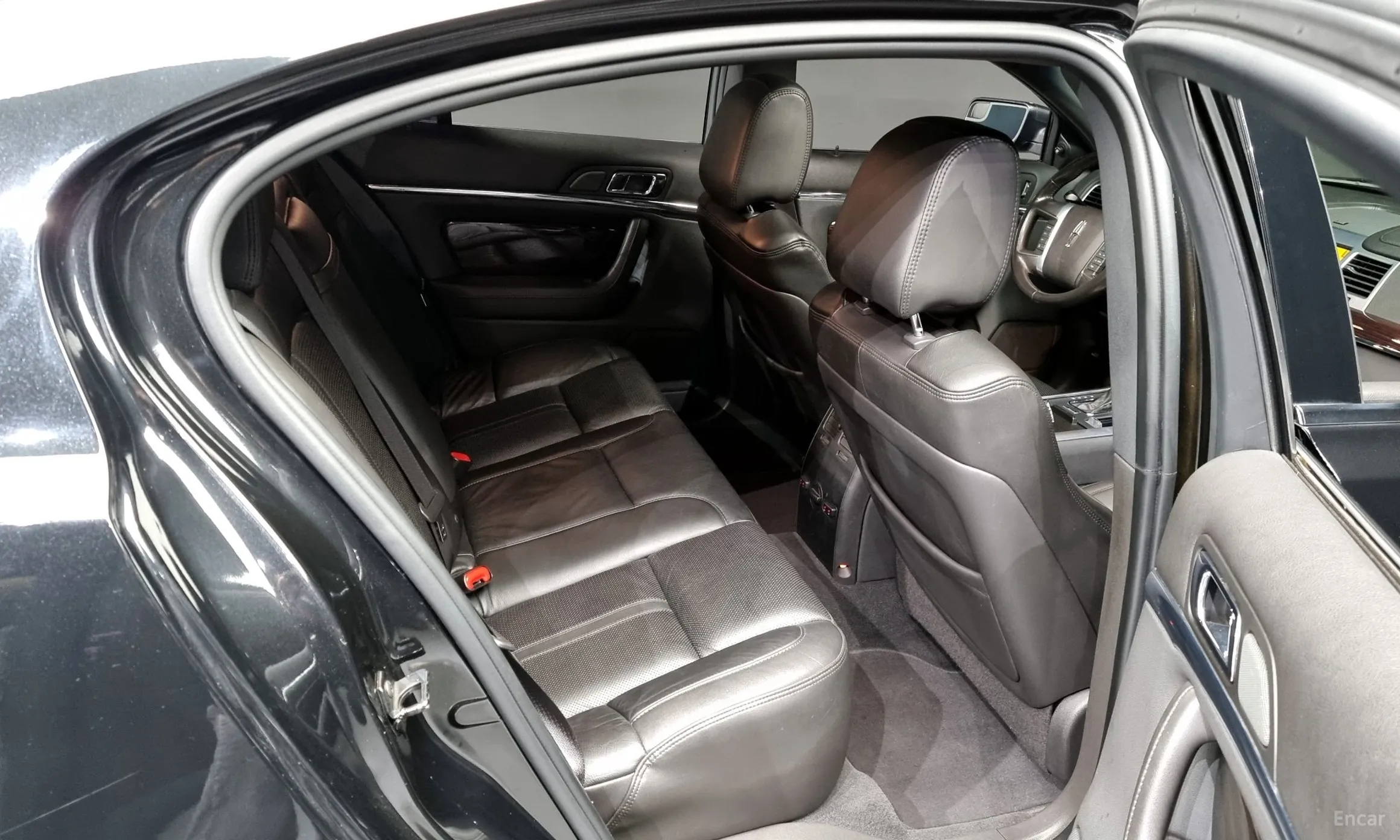 Lincoln MKS превью 12