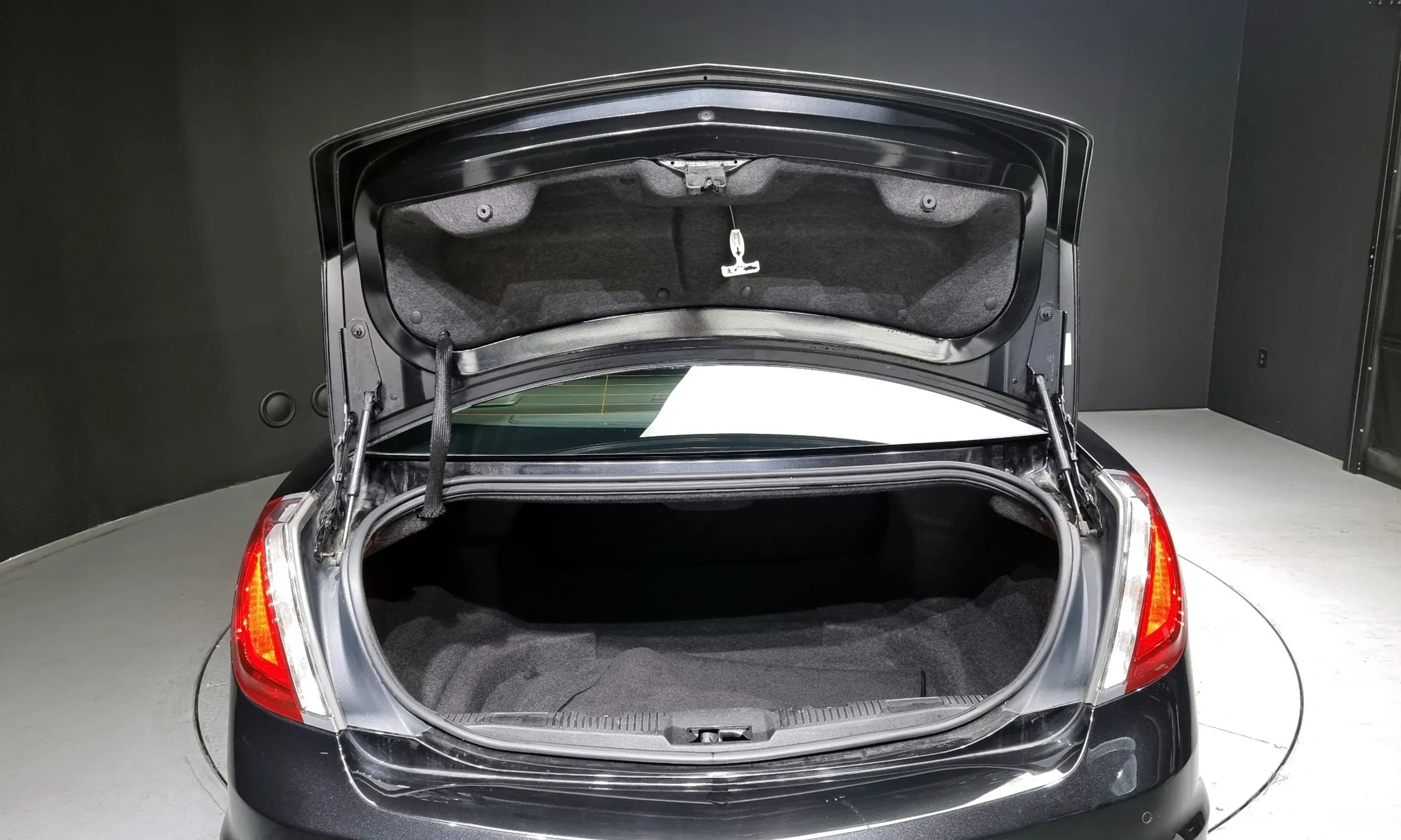 Lincoln MKS превью 20