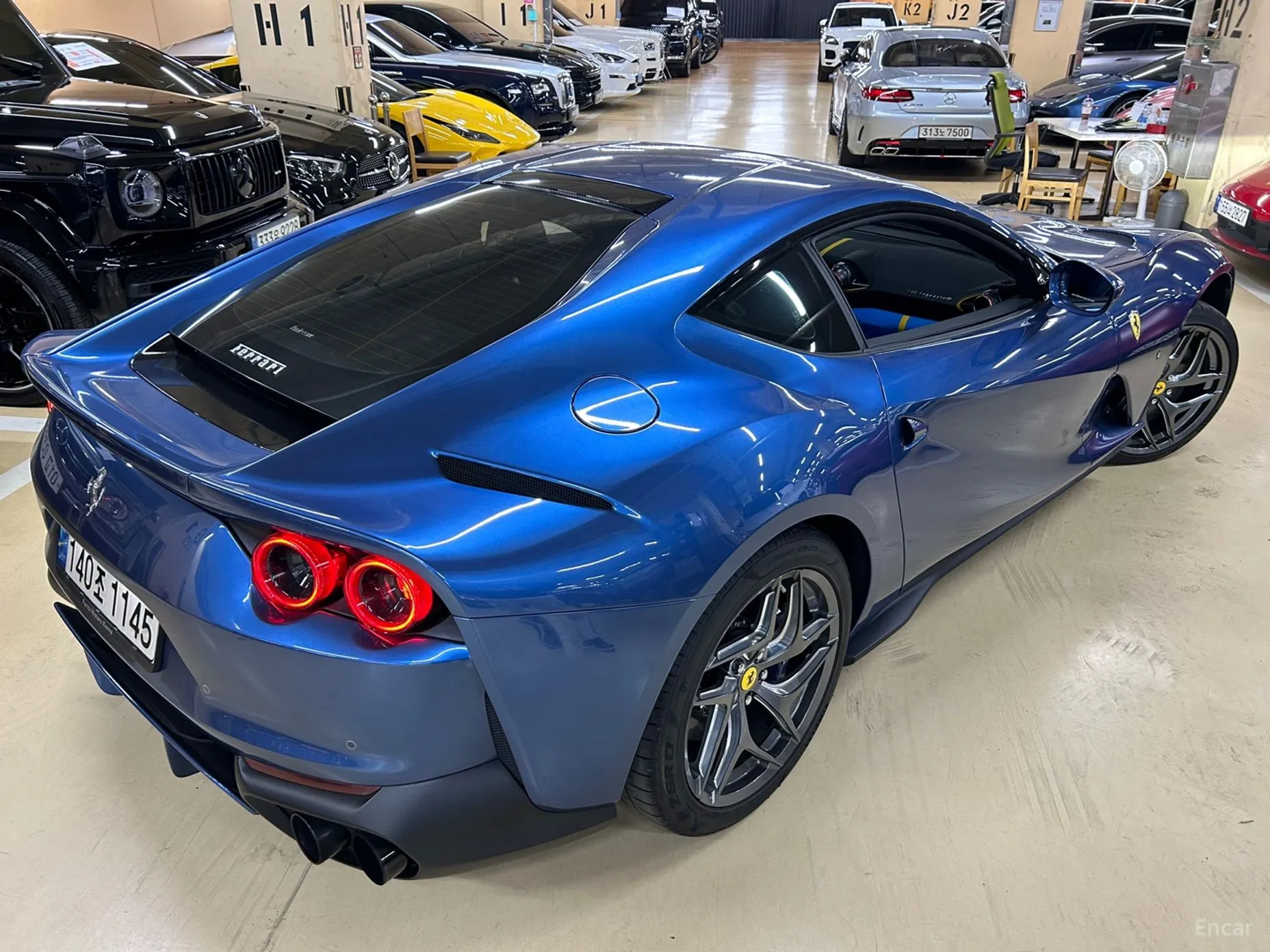 Ferrari 812 Superfast превью 6