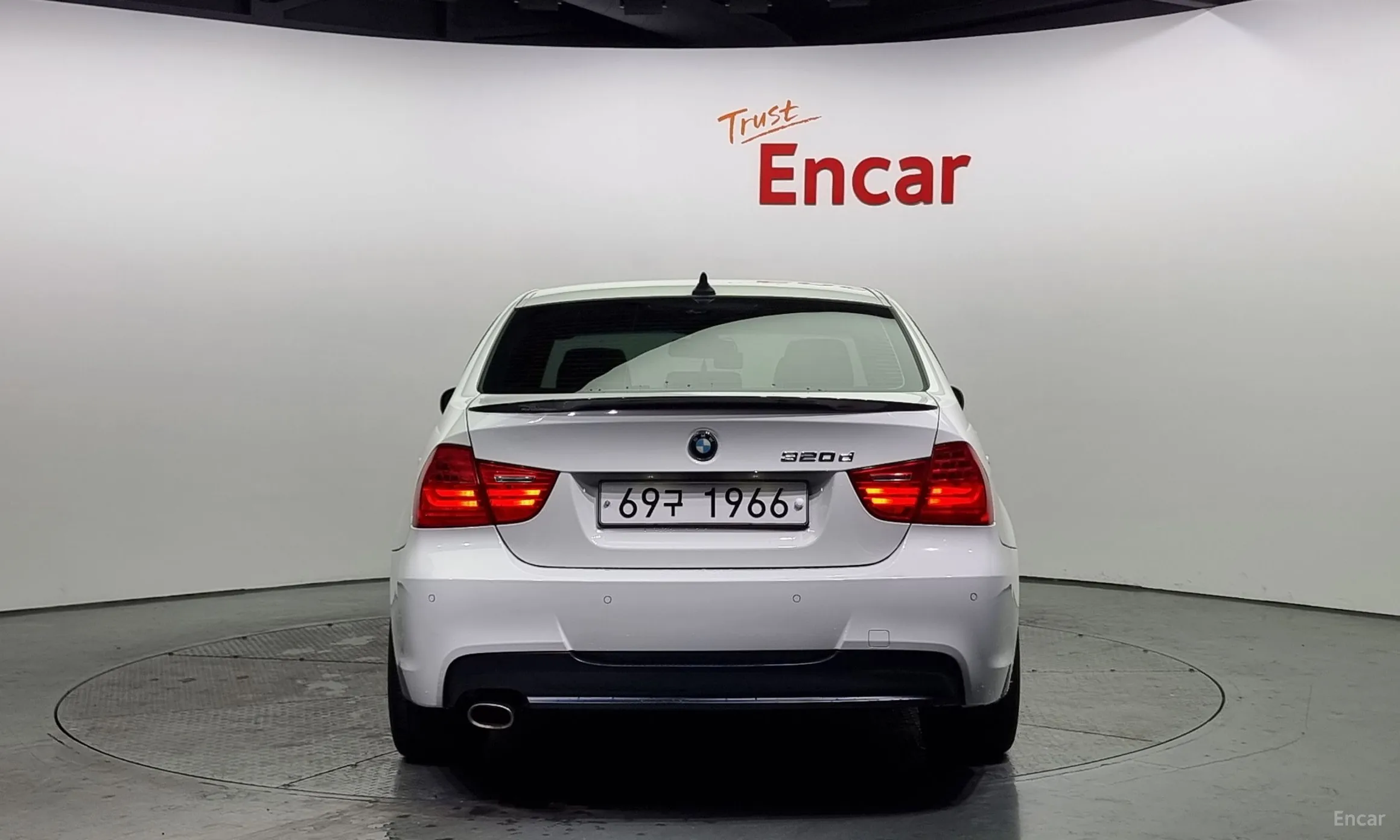 BMW 3 Series (E90) превью 3