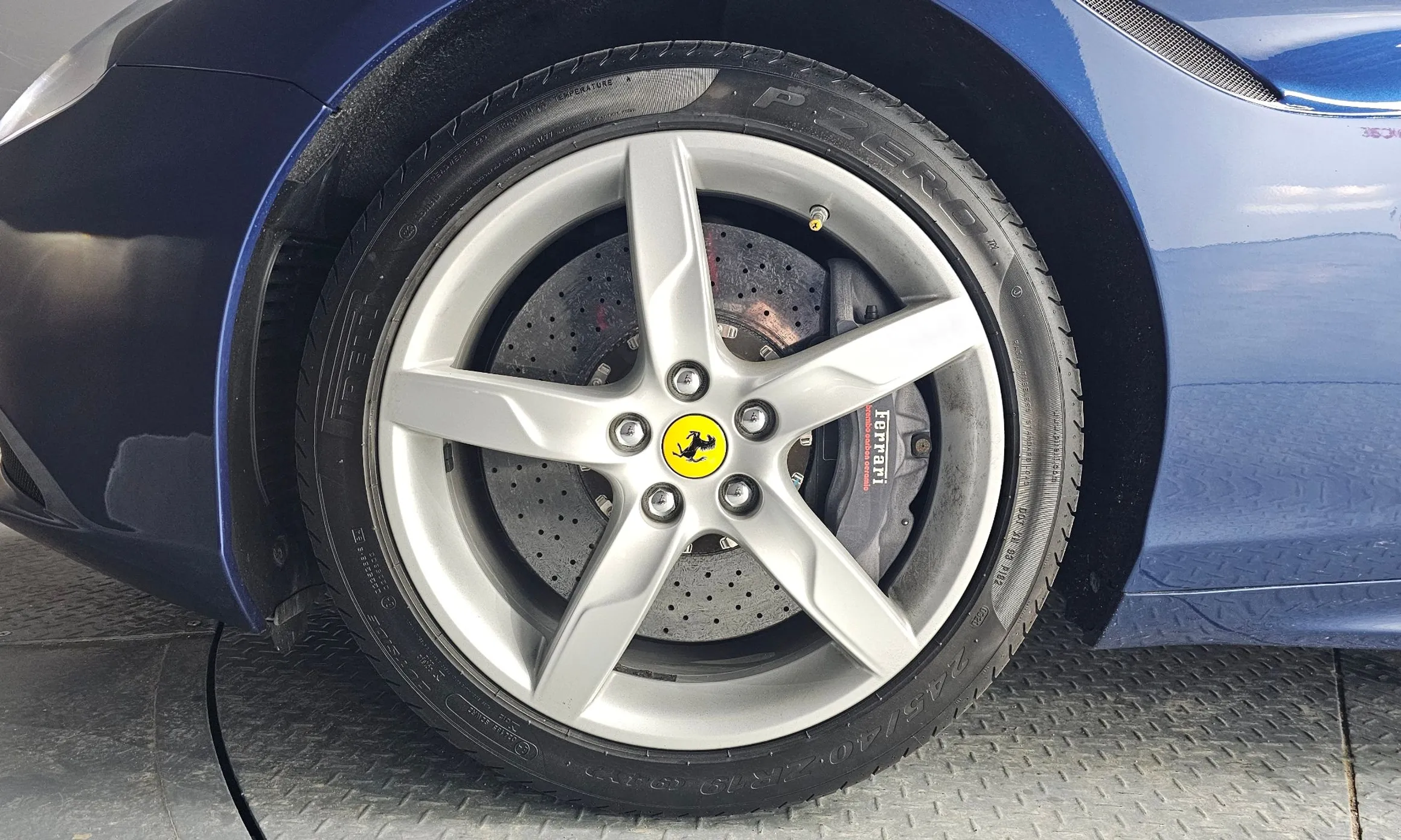 Ferrari California превью 5