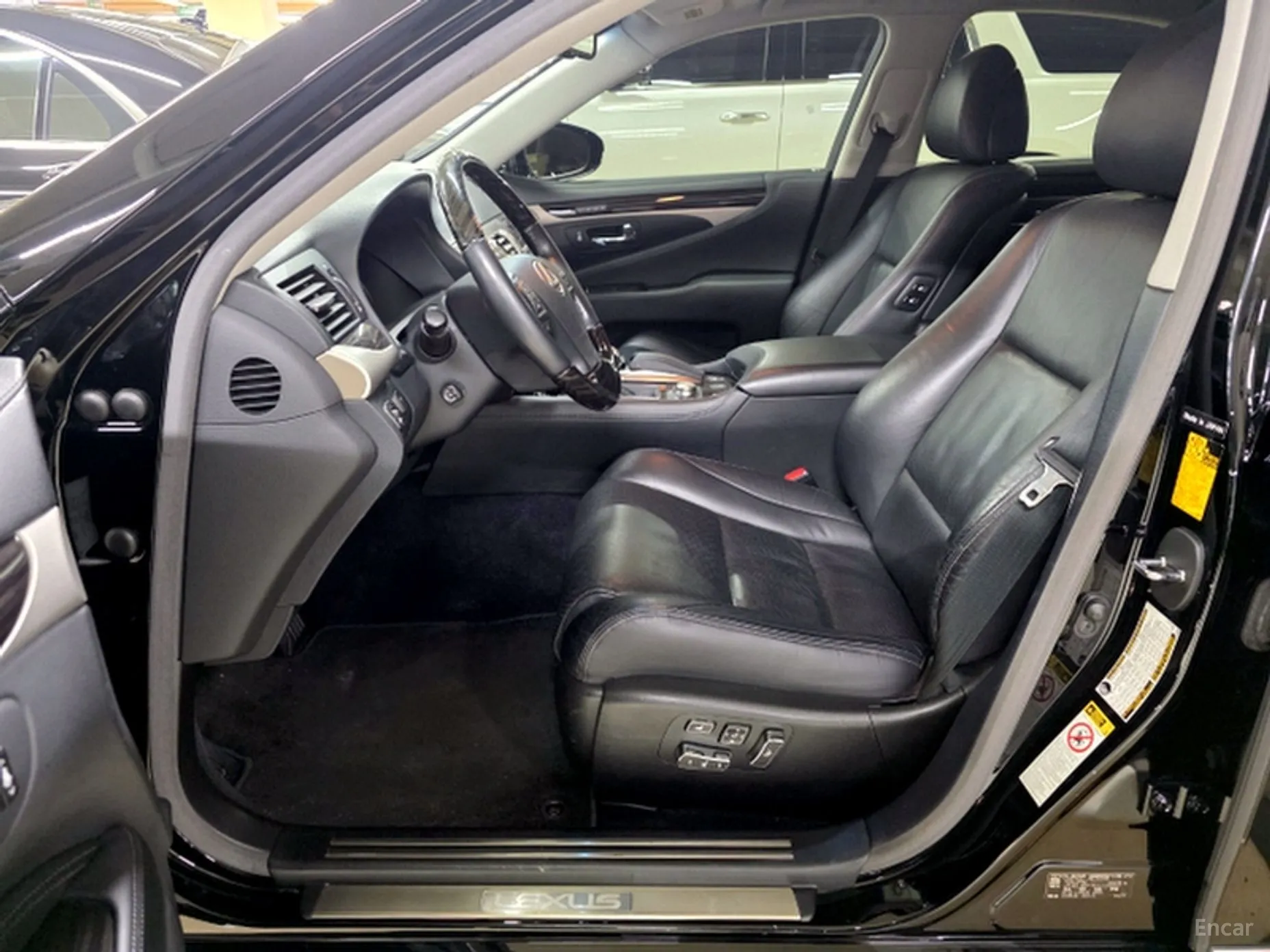 Lexus LS460 превью 10