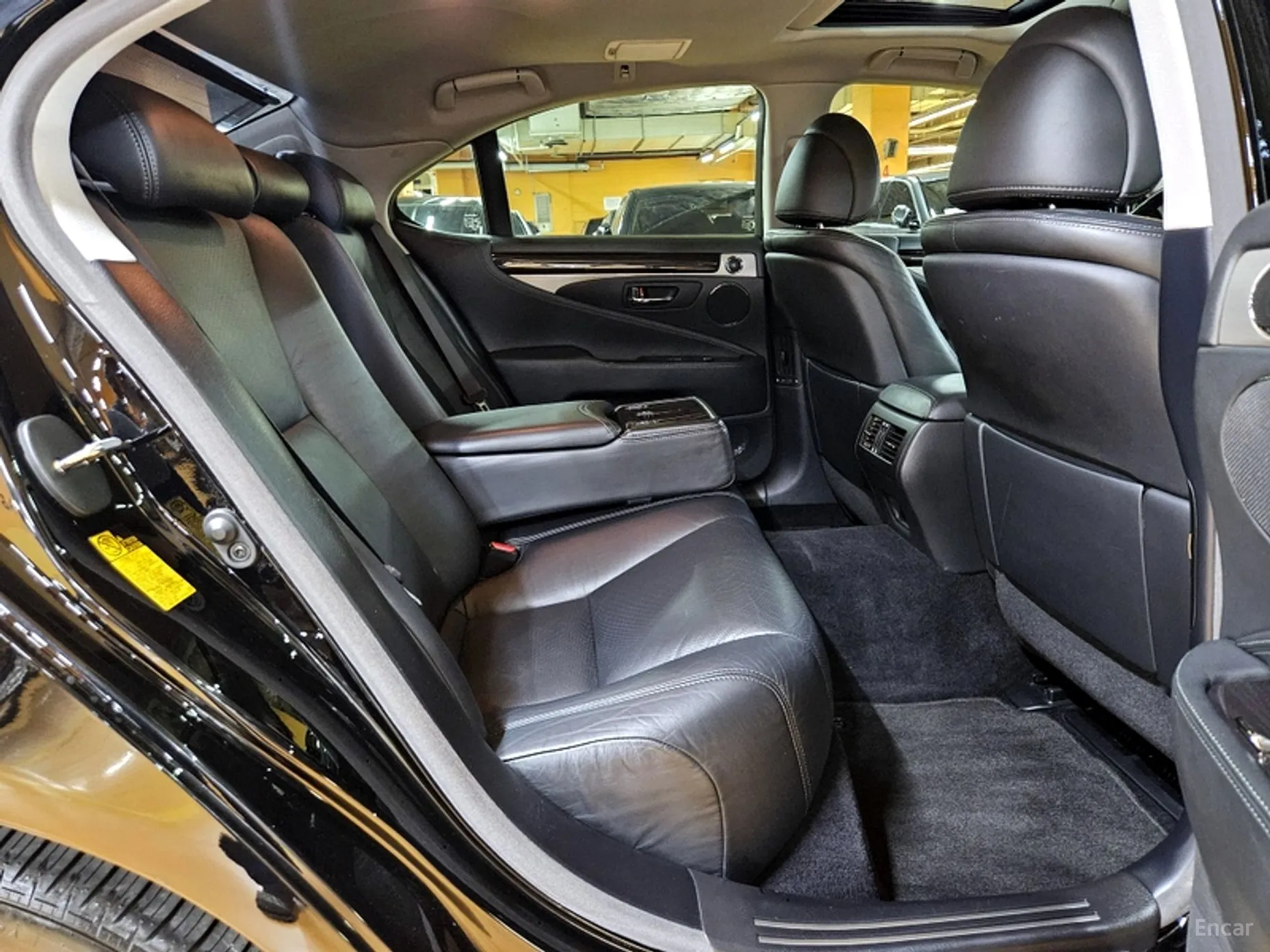 Lexus LS460 превью 12