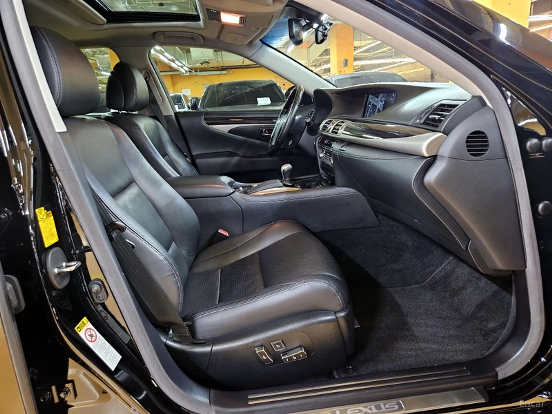 Lexus LS460 превью 13