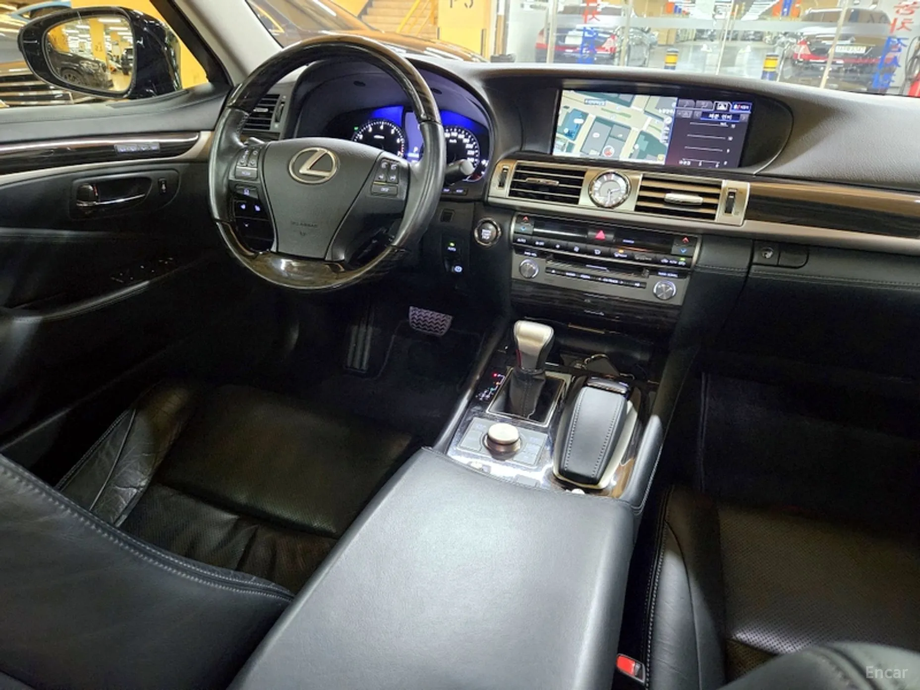 Lexus LS460 превью 14