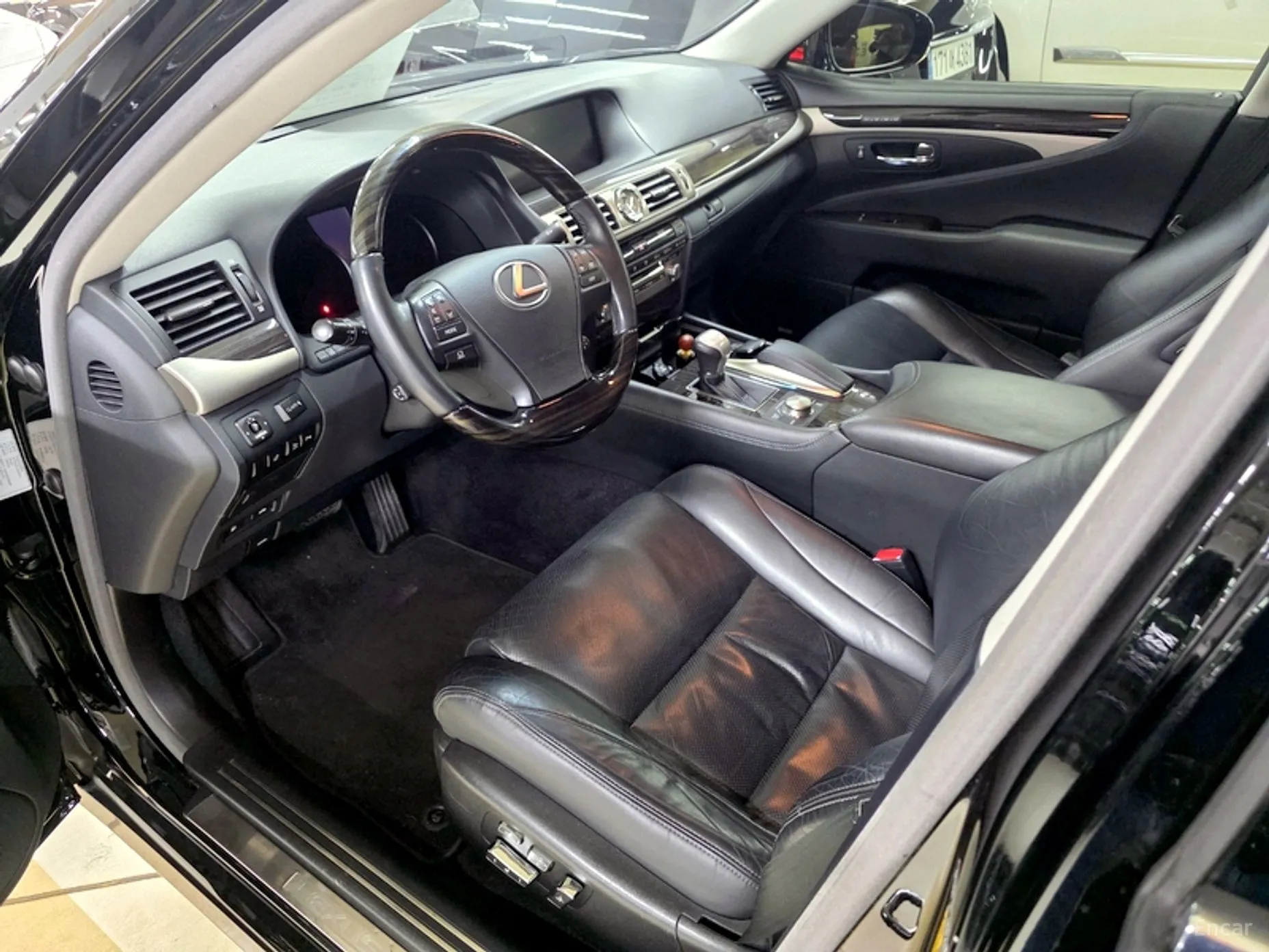 Lexus LS460 превью 7