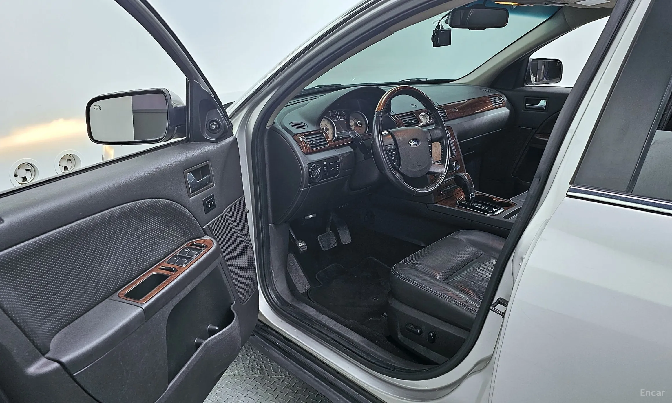 Ford Taurus превью 10