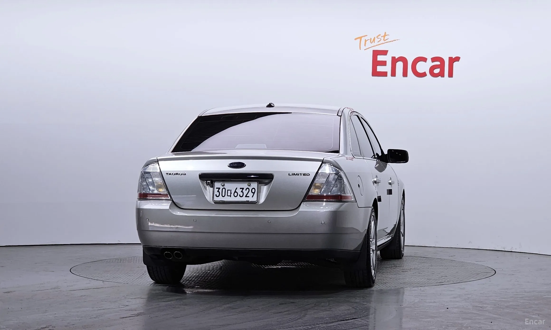 Ford Taurus превью 4