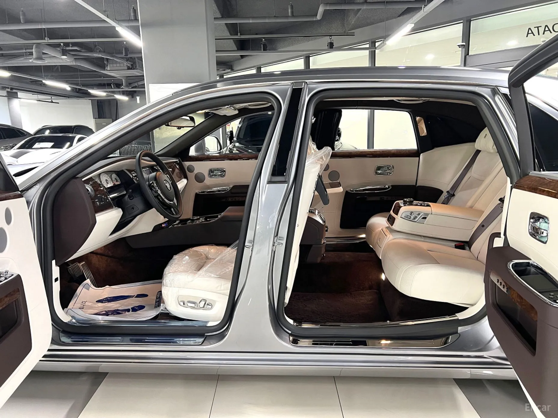 Rolls-Royce Ghost превью 10