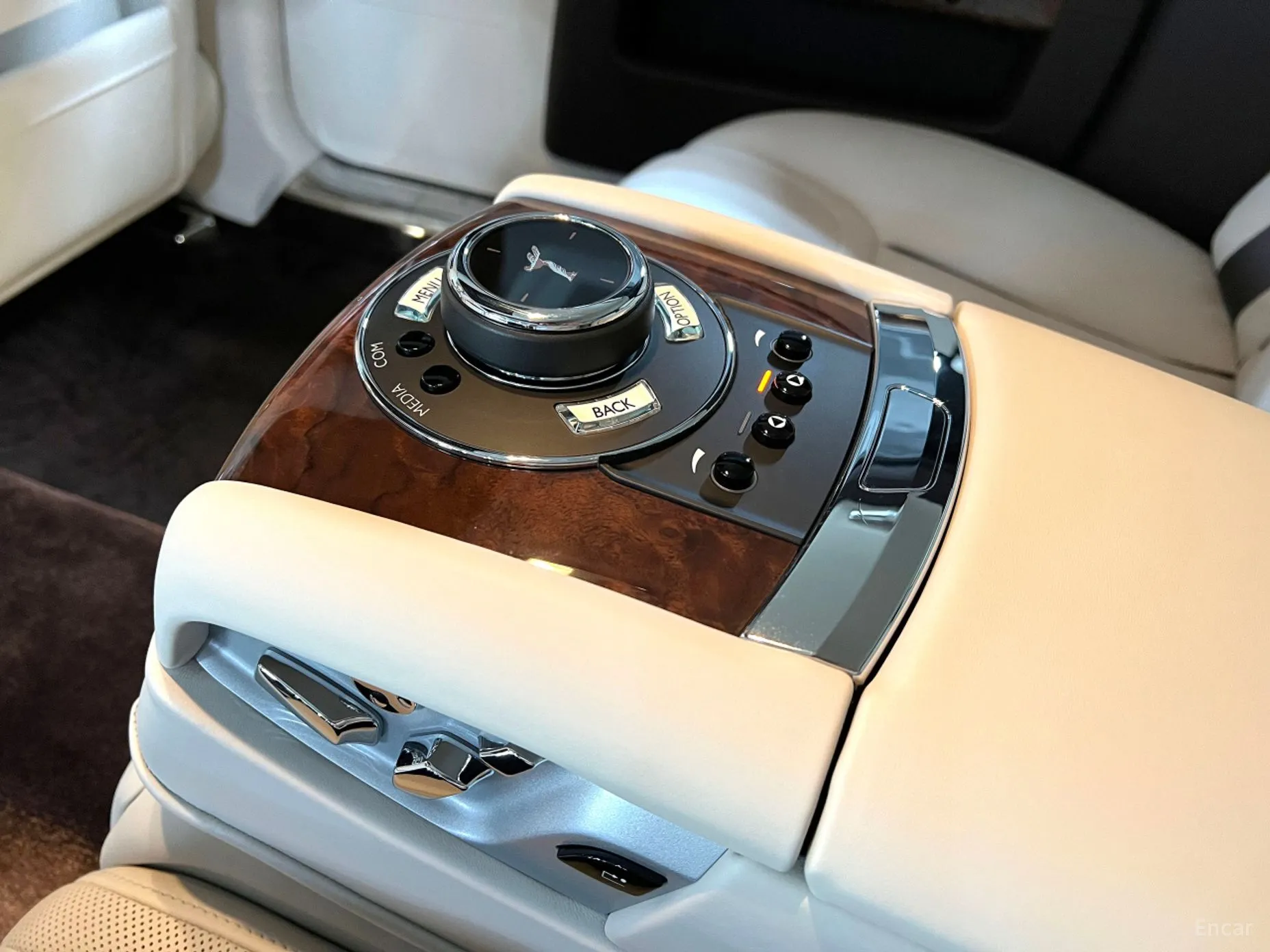 Rolls-Royce Ghost превью 15