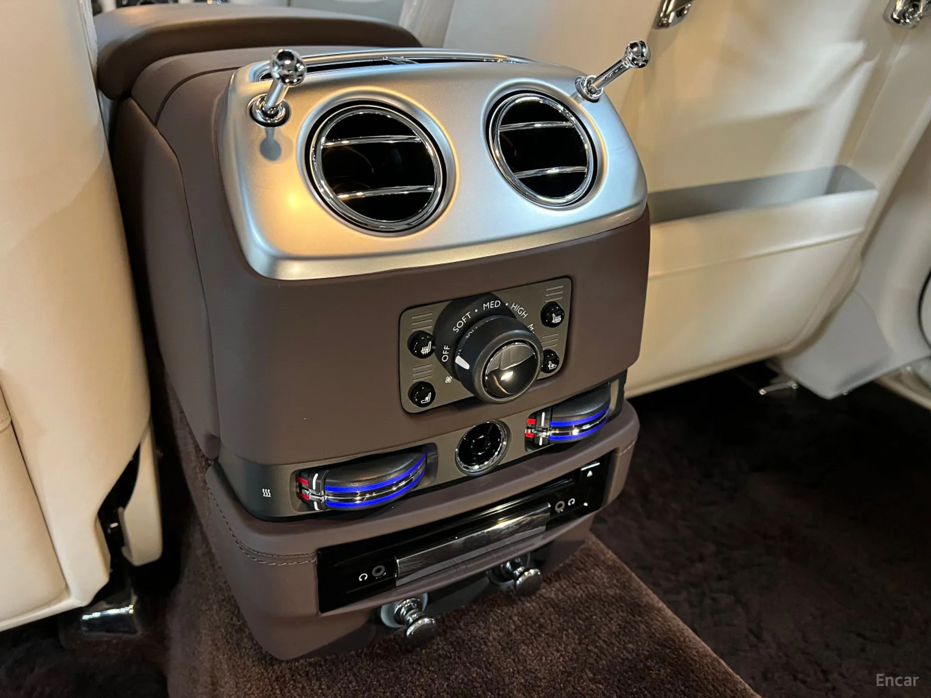 Rolls-Royce Ghost превью 17
