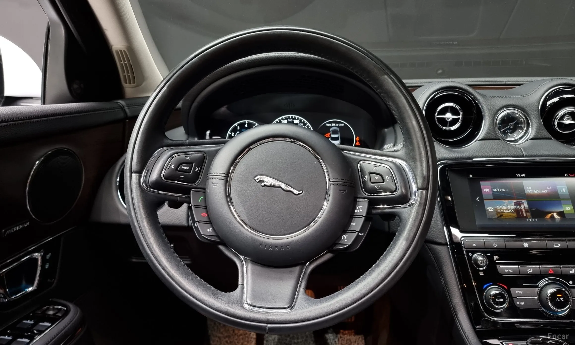 Jaguar All New XJ превью 13