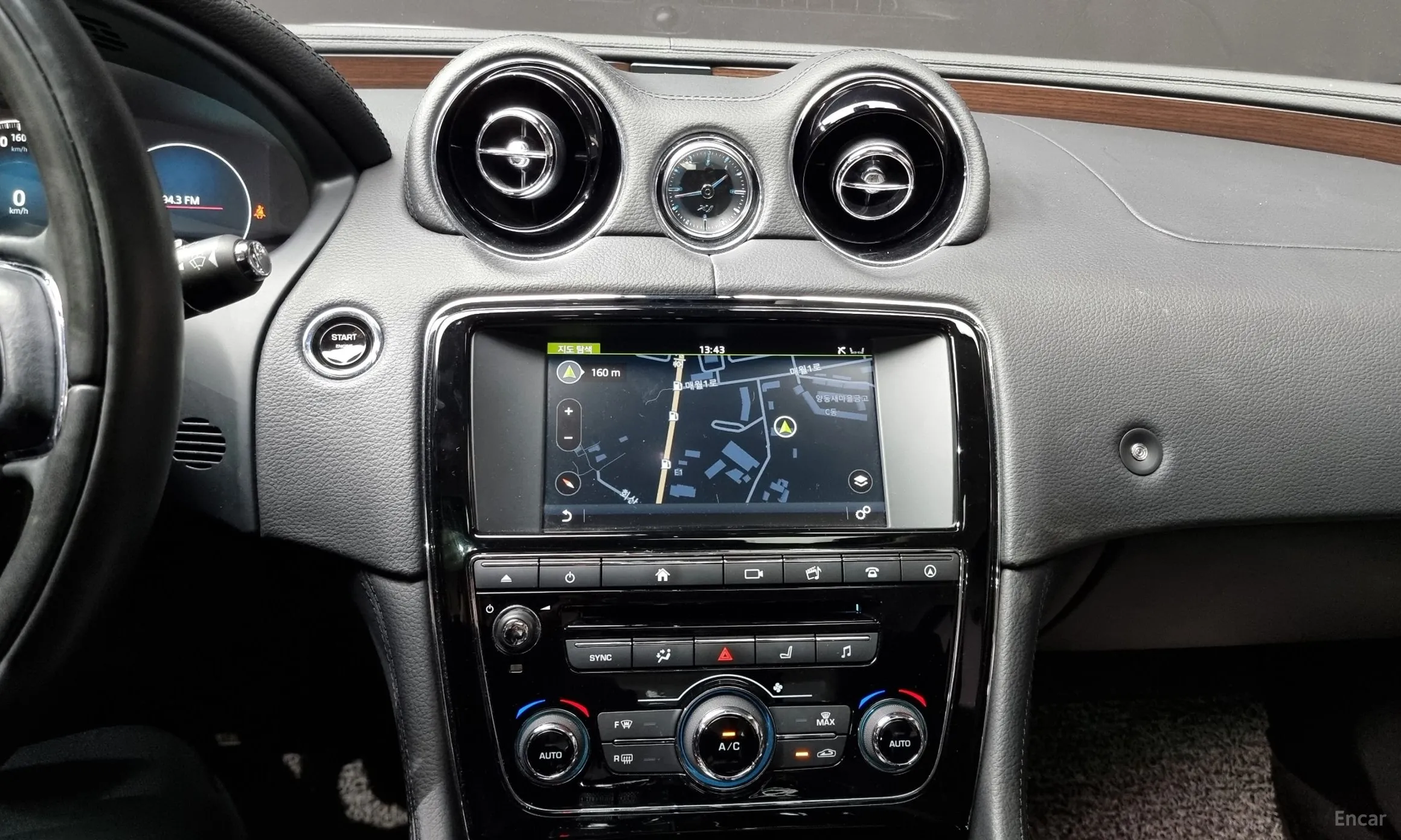 Jaguar All New XJ превью 14