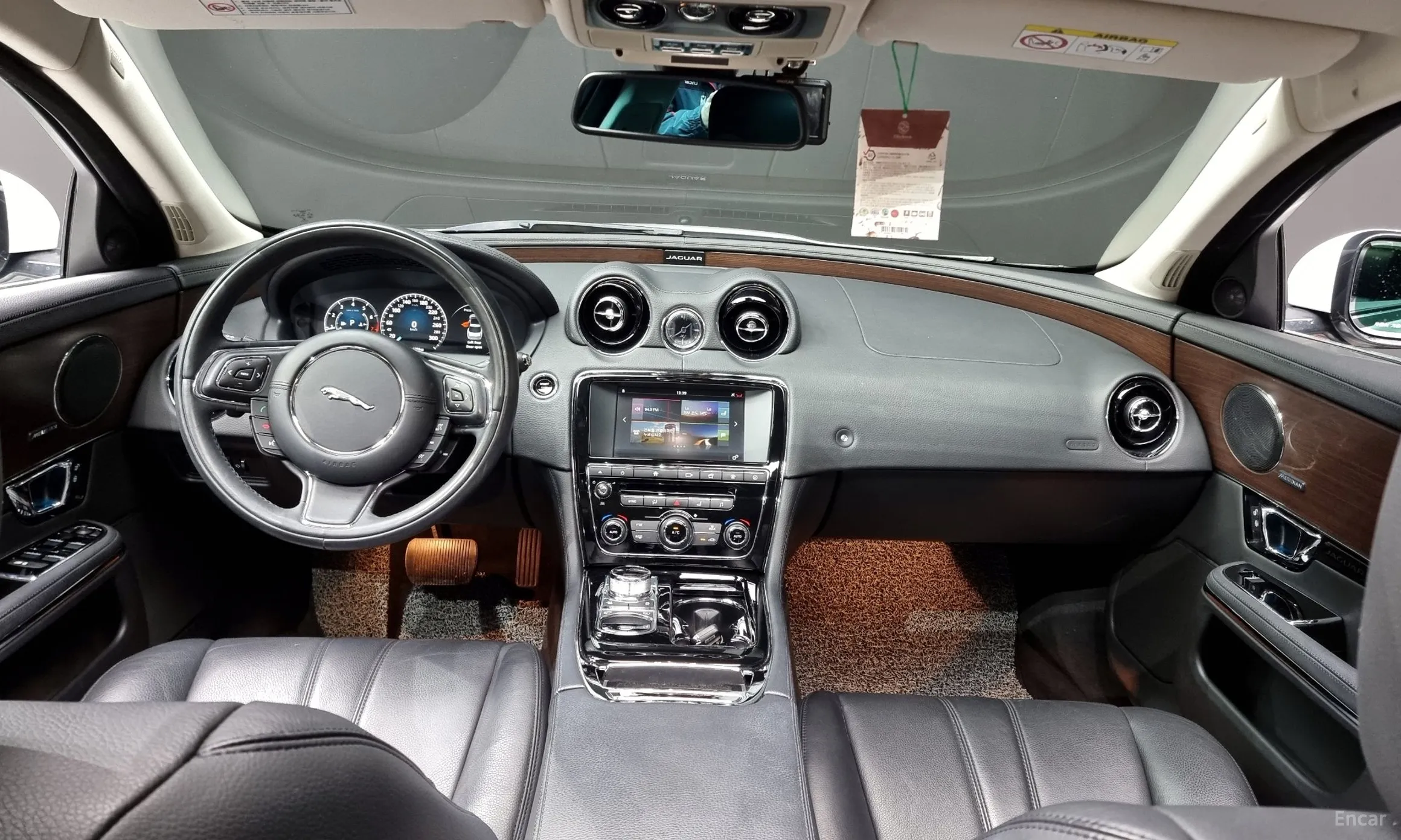 Jaguar All New XJ превью 7