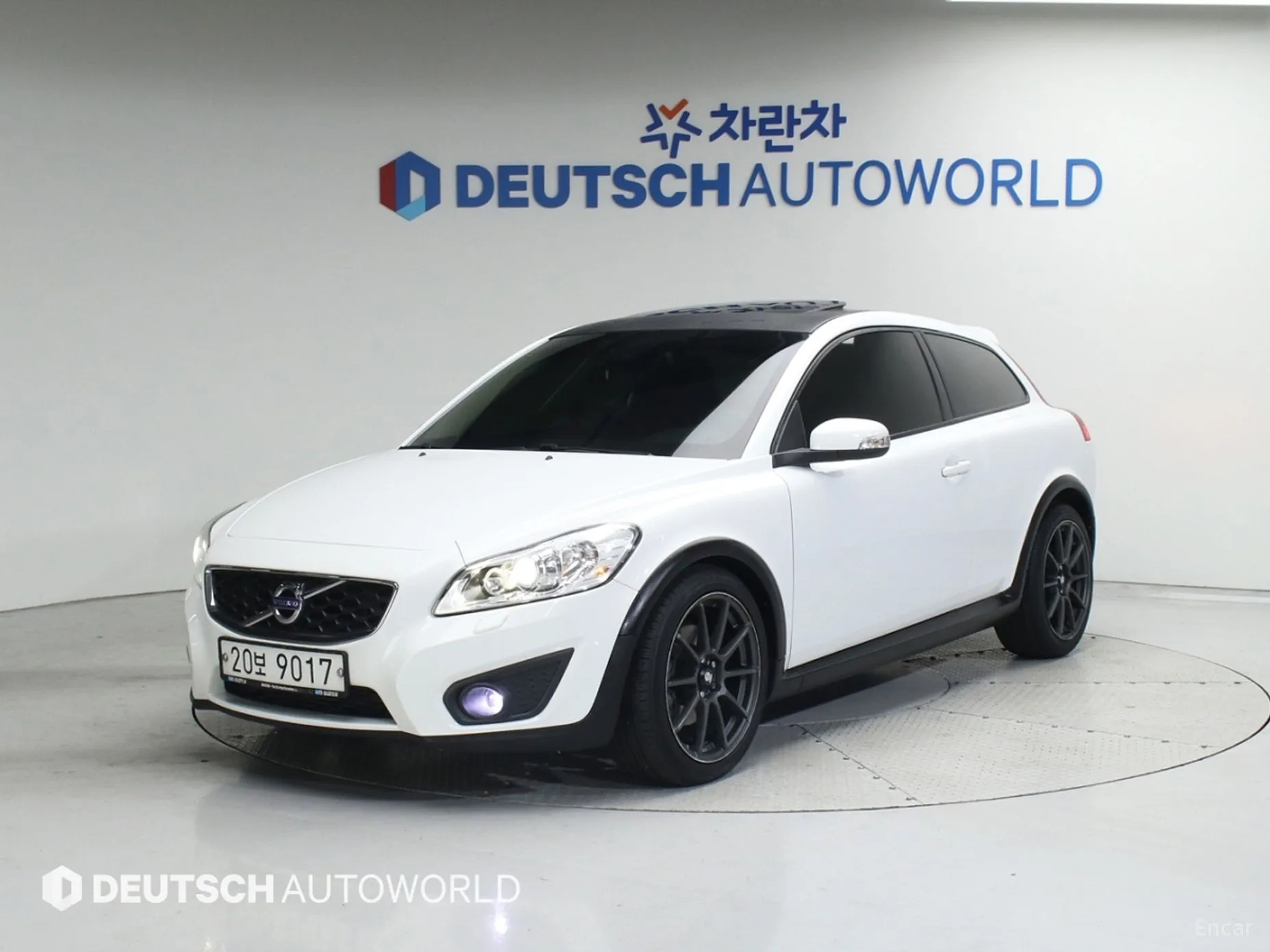 Volvo C30.