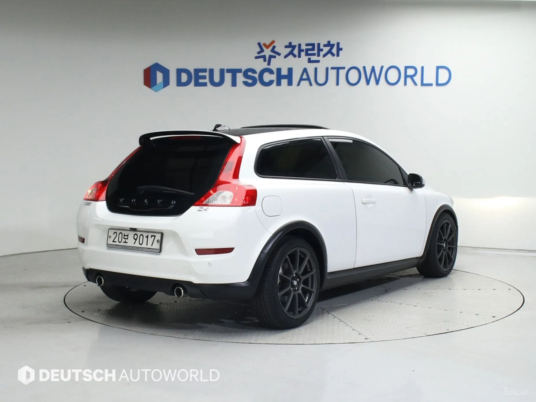 Volvo C30.