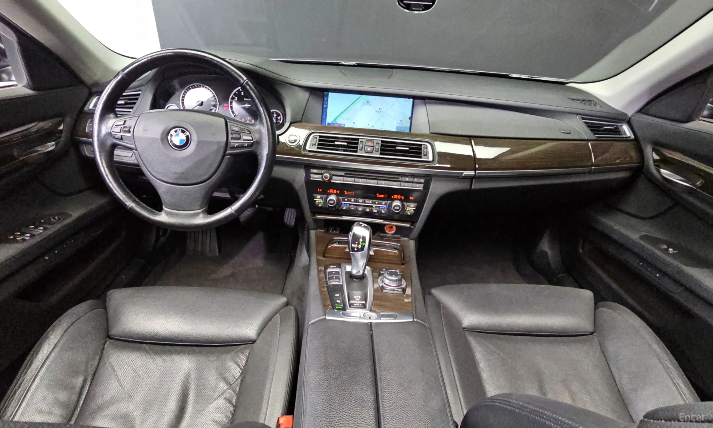 BMW 7 Series (F01) превью 4