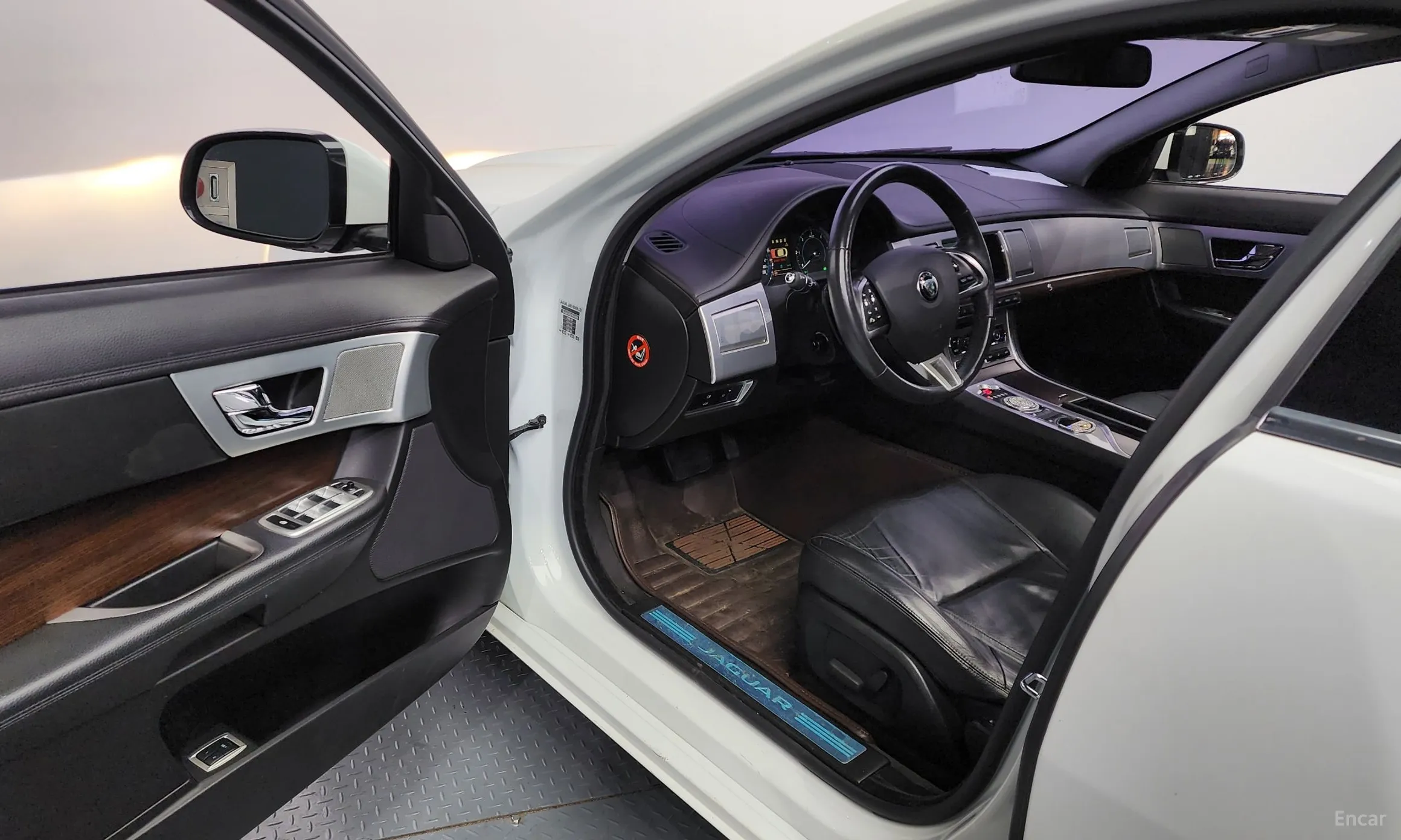 Jaguar New XF превью 10