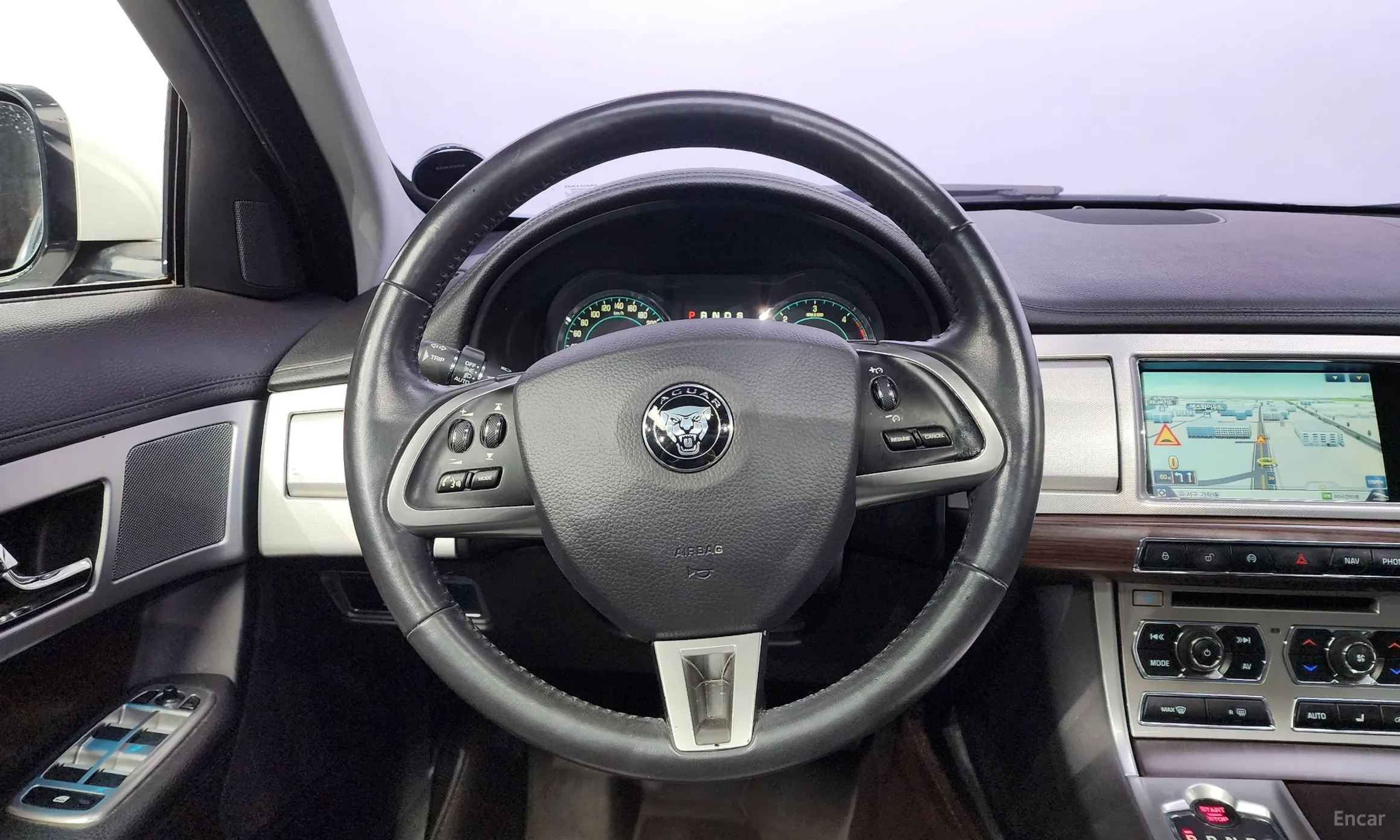 Jaguar New XF превью 13