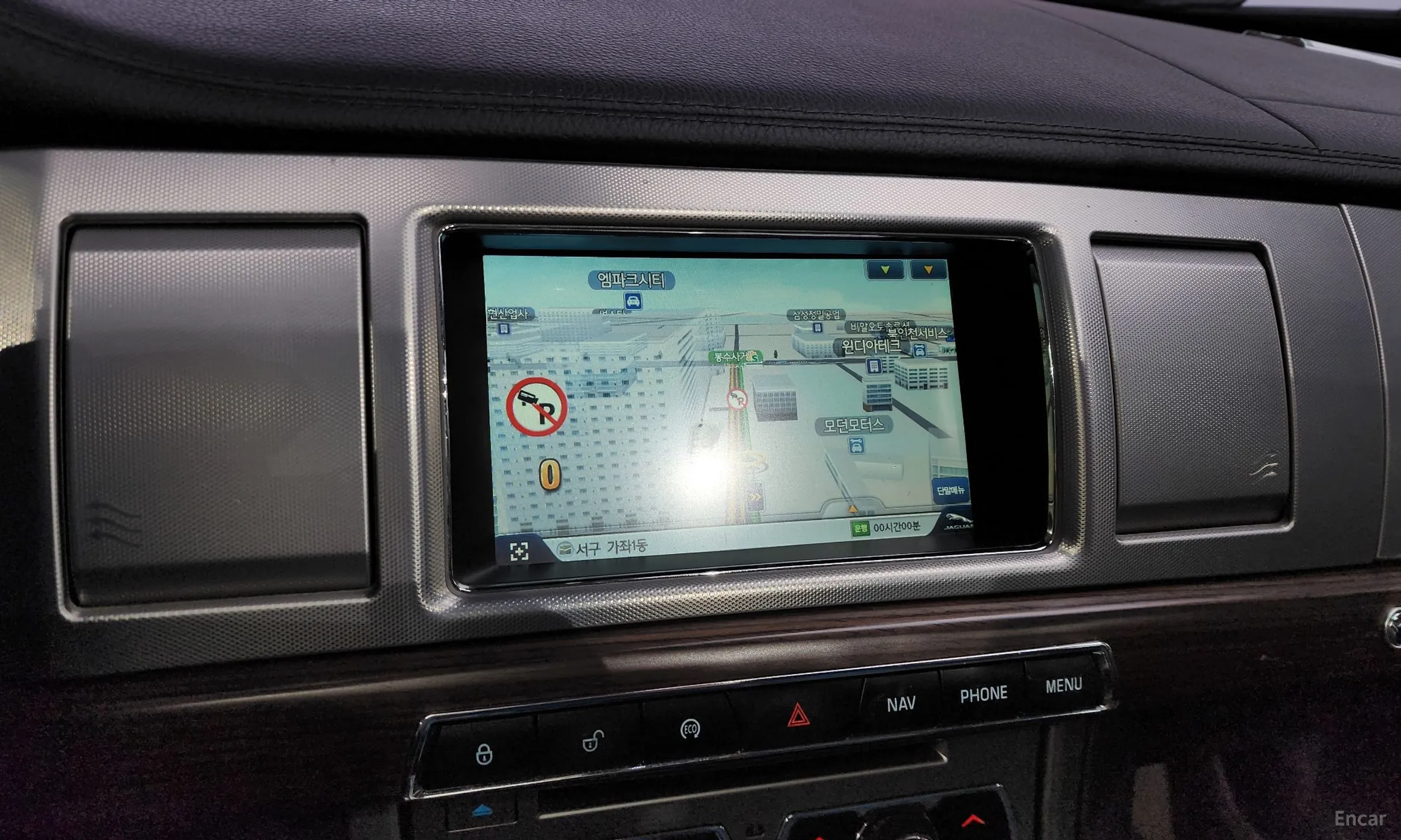 Jaguar New XF превью 14