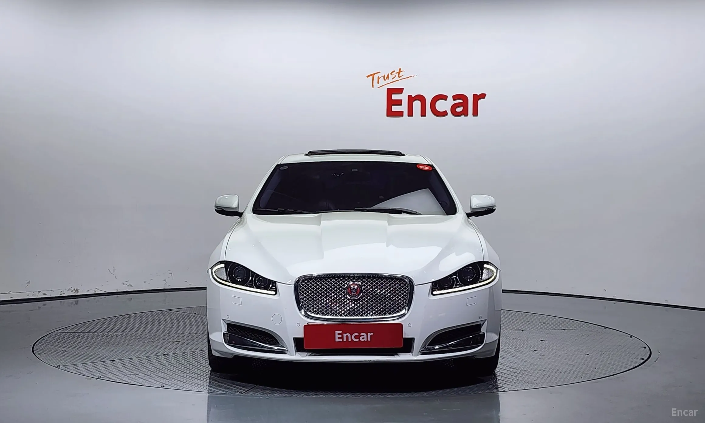 Jaguar New XF превью 3