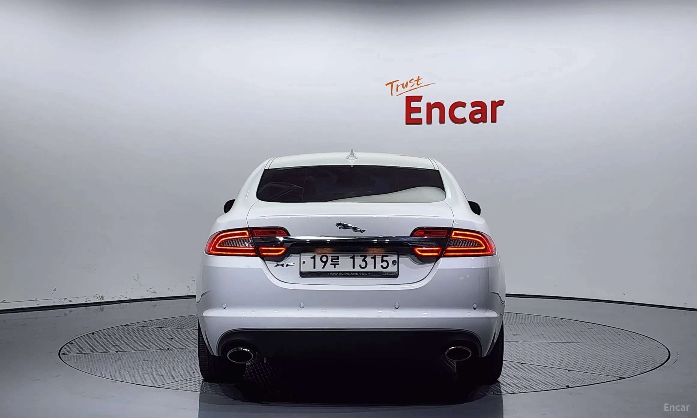 Jaguar New XF превью 4