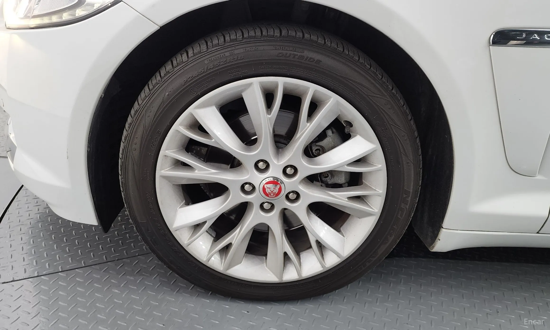 Jaguar New XF превью 5