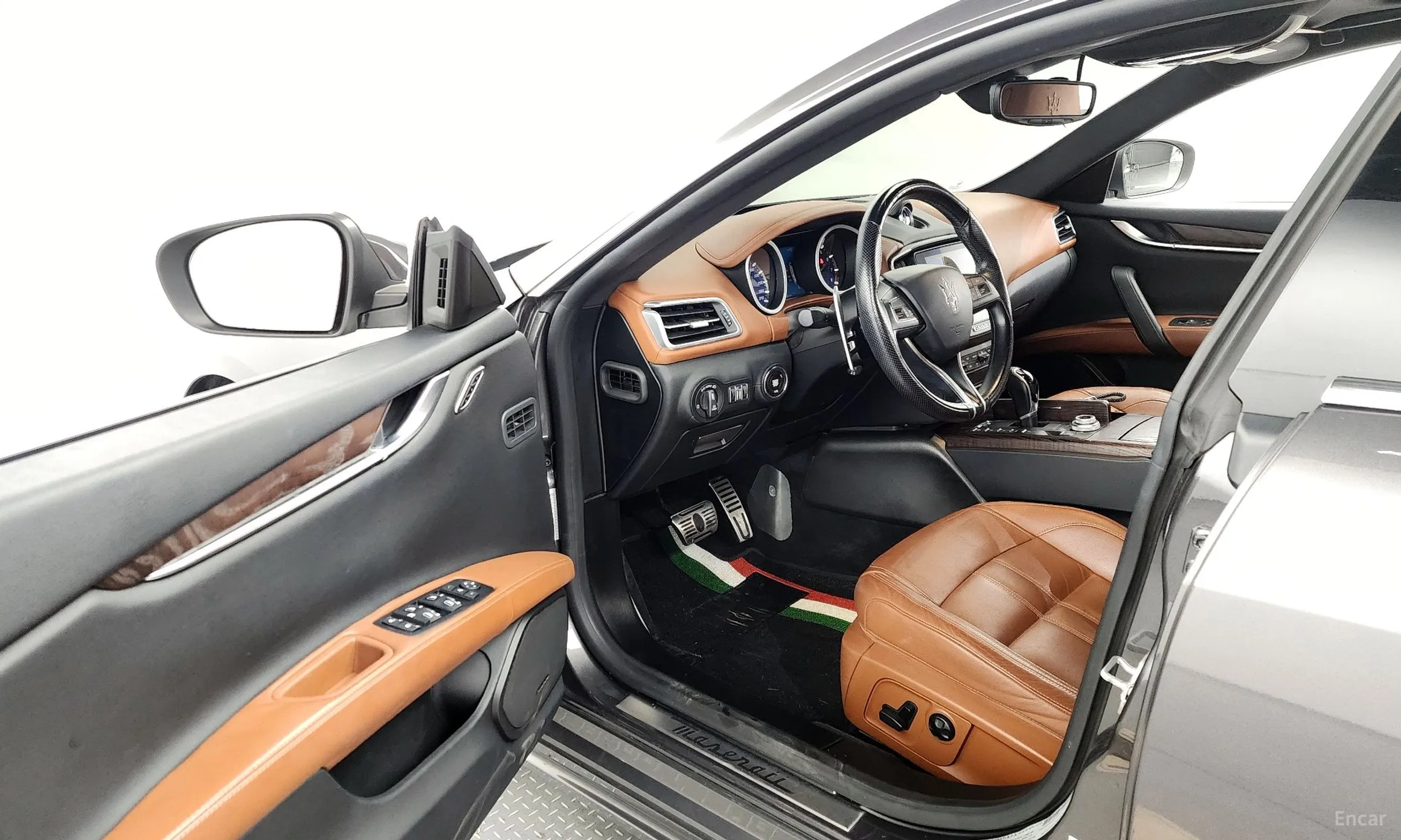 Maserati Ghibli превью 10