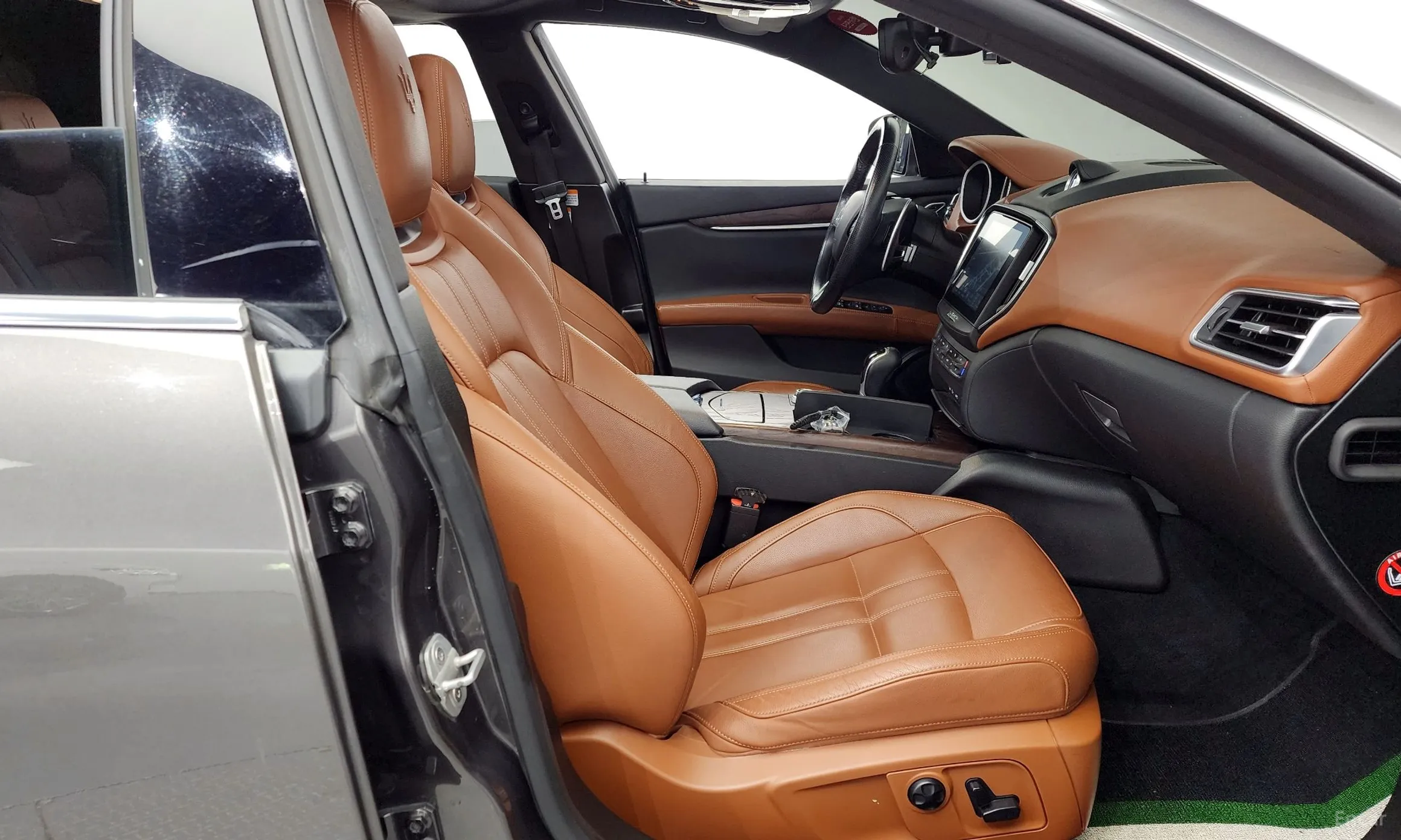 Maserati Ghibli превью 11