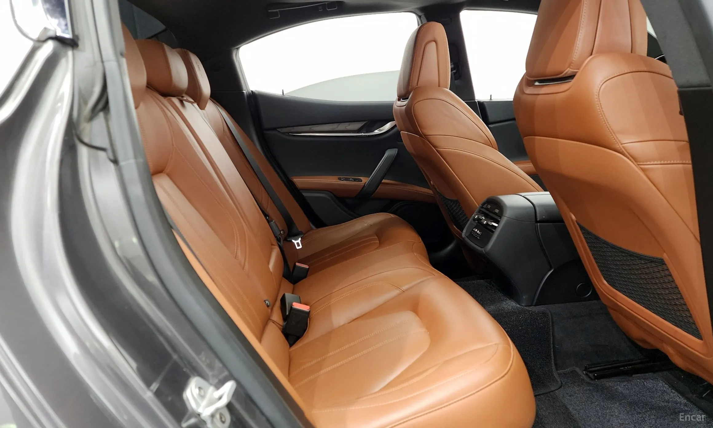 Maserati Ghibli превью 12