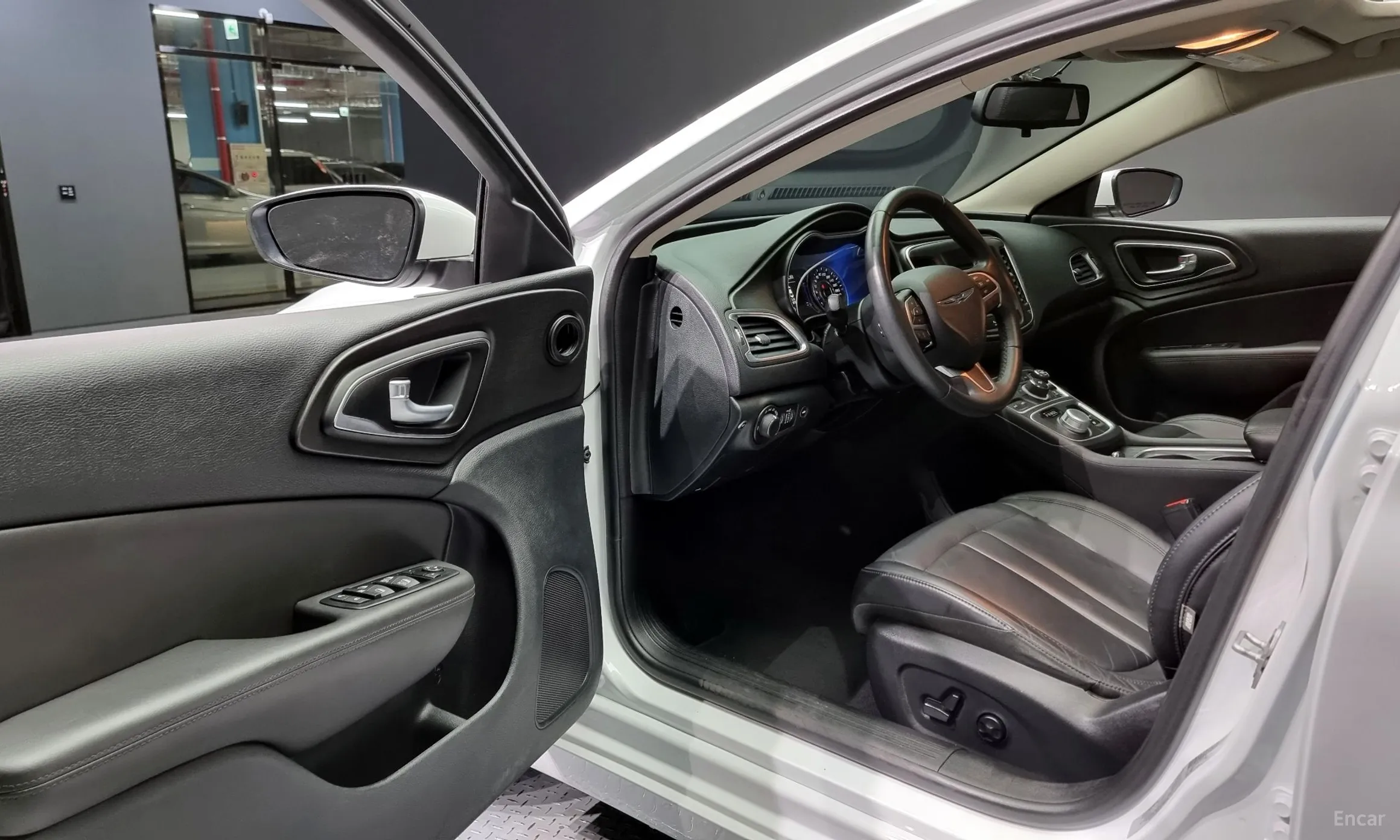 Chrysler 200 Second generation превью 11