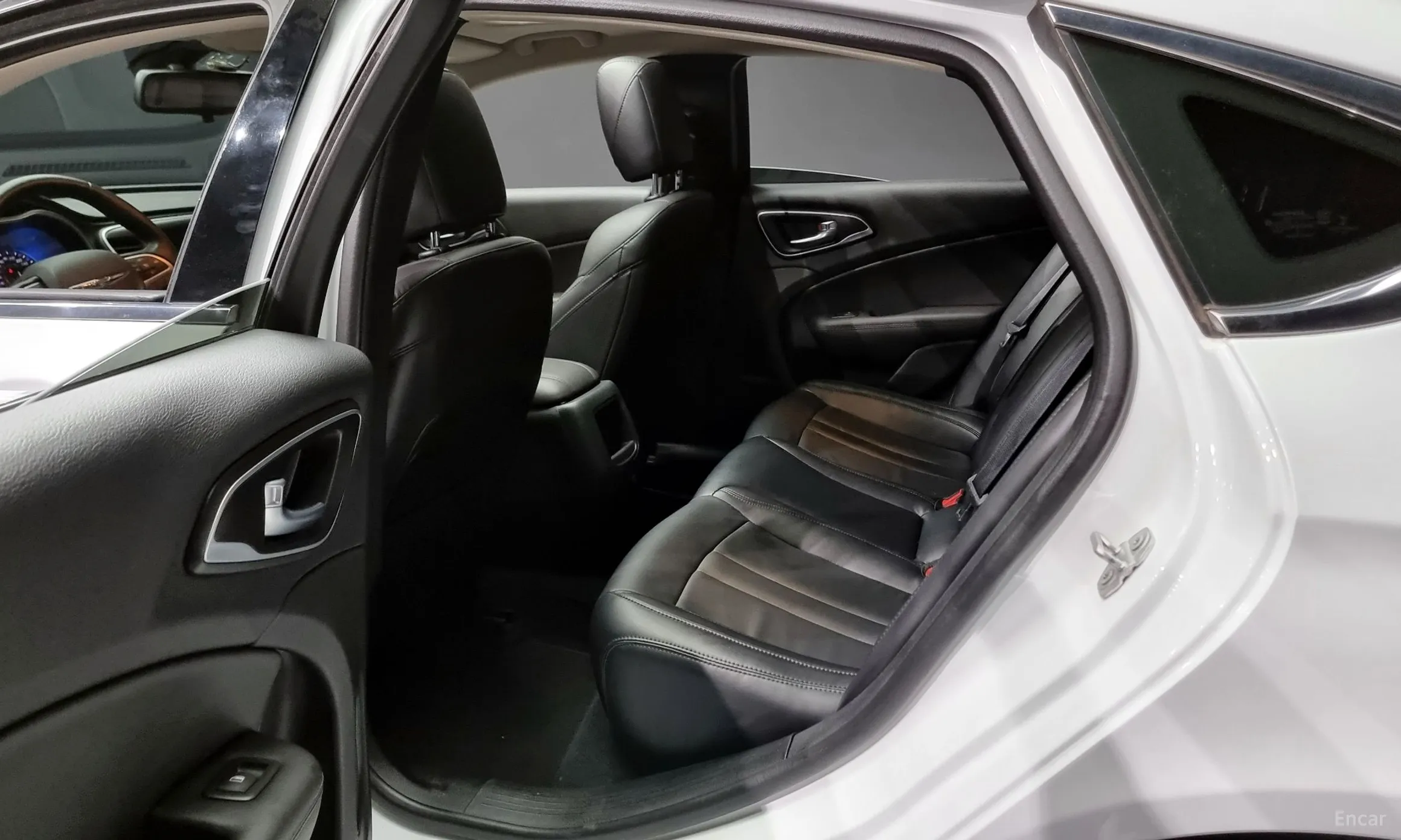 Chrysler 200 Second generation превью 13